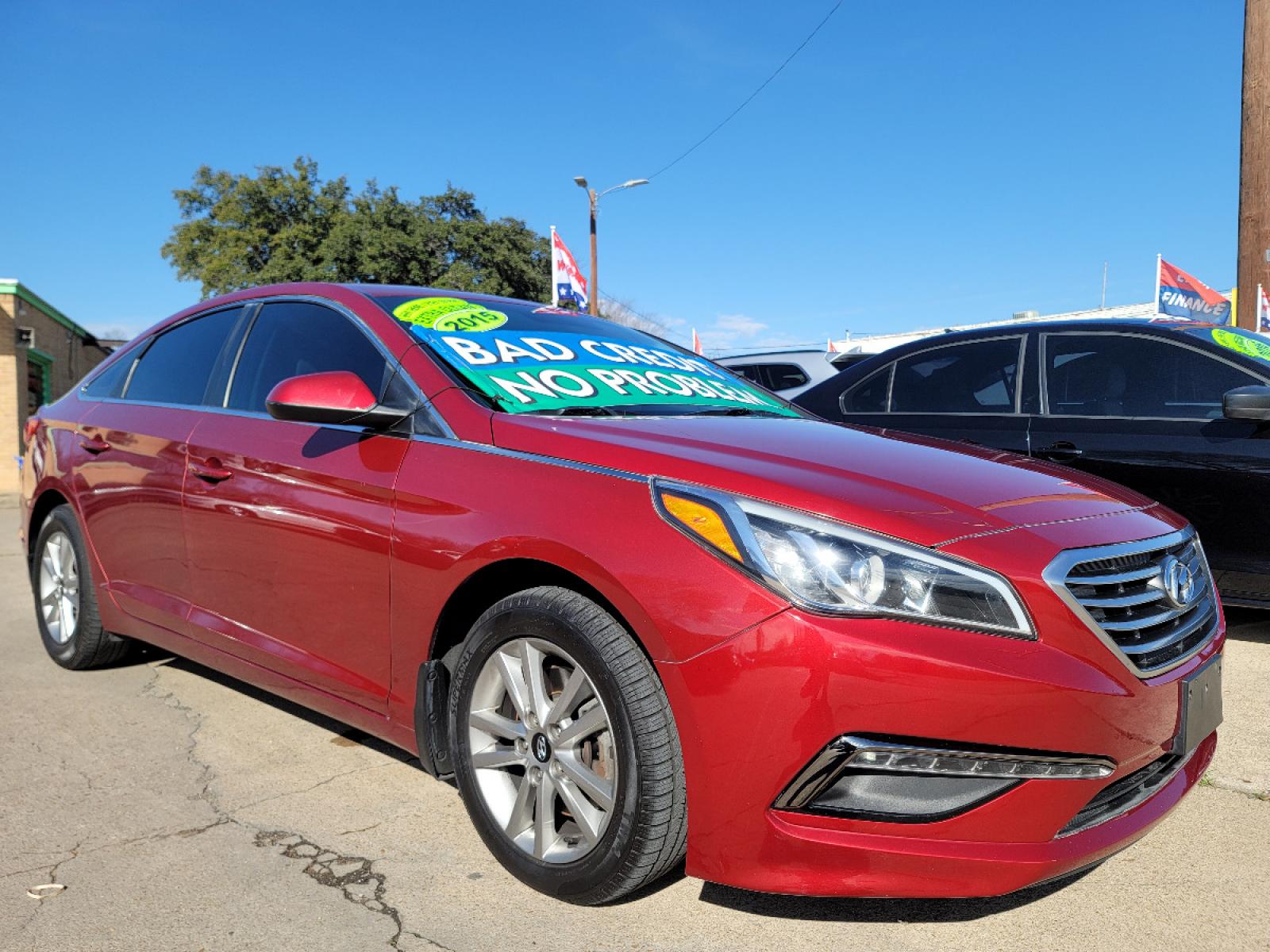 2015 RED /GRAY Hyundai Sonata ECO (5NPE24AF6FH) with an 1.6L L4 DOHC 16V engine, 7-Speed Automatic transmission, located at 2660 S.Garland Avenue, Garland, TX, 75041, (469) 298-3118, 32.885551, -96.655602 - Welcome to DallasAutos4Less, one of the Premier BUY HERE PAY HERE Dealers in the North Dallas Area. We specialize in financing to people with NO CREDIT or BAD CREDIT. We need proof of income, proof of residence, and a ID. Come buy your new car from us today!!rnrnThis is a Very clean 2015 HYUNDAI SON - Photo #1