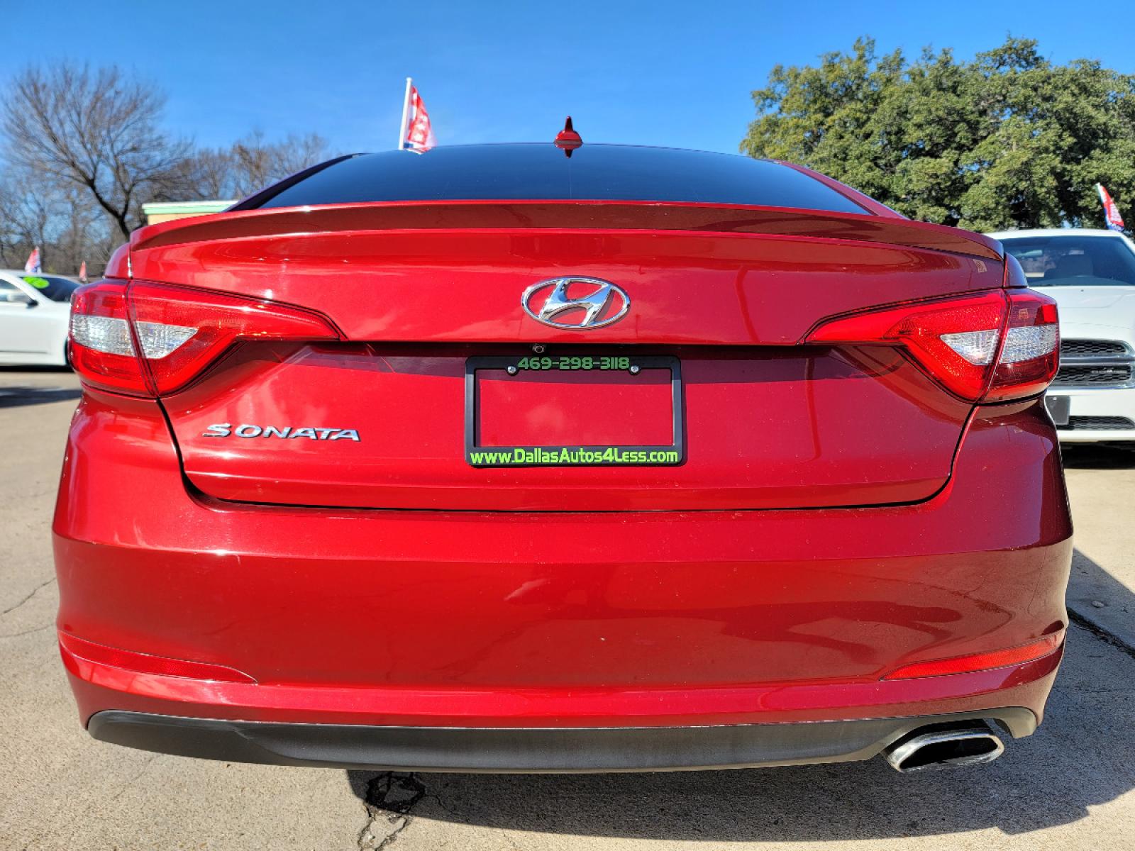 2015 RED /GRAY Hyundai Sonata ECO (5NPE24AF6FH) with an 1.6L L4 DOHC 16V engine, 7-Speed Automatic transmission, located at 2660 S.Garland Avenue, Garland, TX, 75041, (469) 298-3118, 32.885551, -96.655602 - Welcome to DallasAutos4Less, one of the Premier BUY HERE PAY HERE Dealers in the North Dallas Area. We specialize in financing to people with NO CREDIT or BAD CREDIT. We need proof of income, proof of residence, and a ID. Come buy your new car from us today!!rnrnThis is a Very clean 2015 HYUNDAI SON - Photo #4