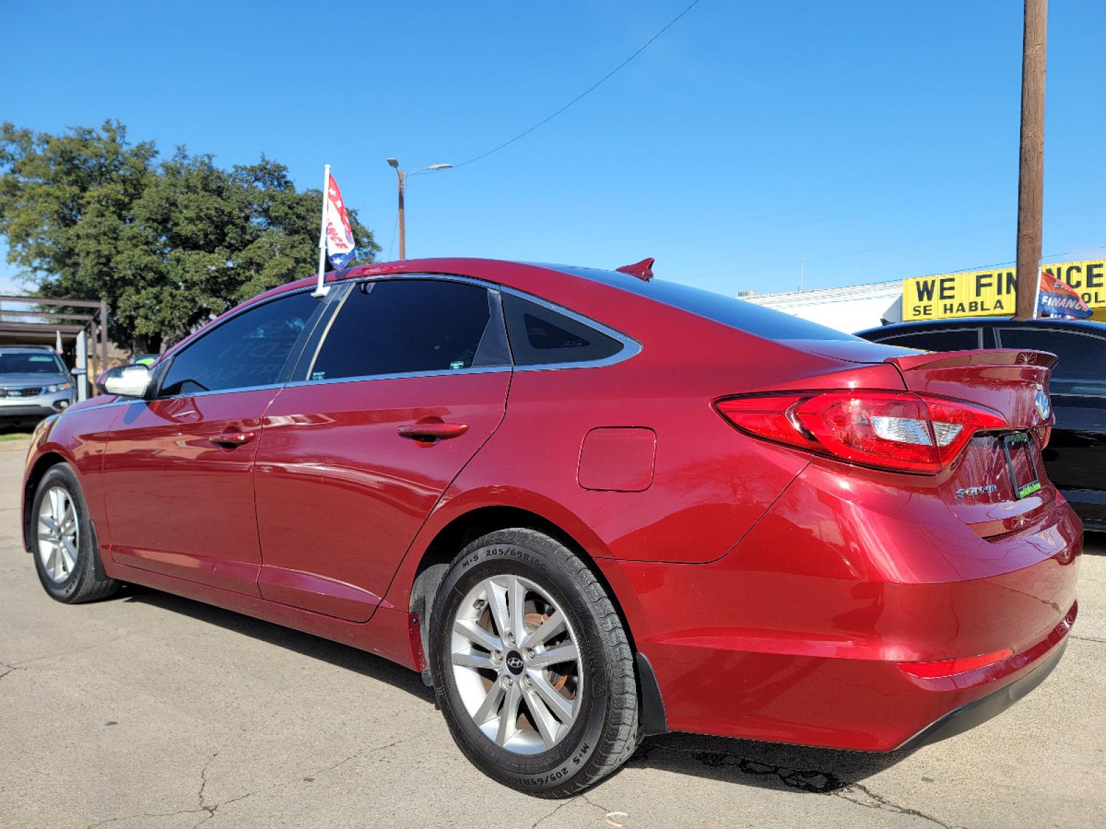 2015 RED /GRAY Hyundai Sonata ECO (5NPE24AF6FH) with an 1.6L L4 DOHC 16V engine, 7-Speed Automatic transmission, located at 2660 S.Garland Avenue, Garland, TX, 75041, (469) 298-3118, 32.885551, -96.655602 - Welcome to DallasAutos4Less, one of the Premier BUY HERE PAY HERE Dealers in the North Dallas Area. We specialize in financing to people with NO CREDIT or BAD CREDIT. We need proof of income, proof of residence, and a ID. Come buy your new car from us today!!rnrnThis is a Very clean 2015 HYUNDAI SON - Photo #5