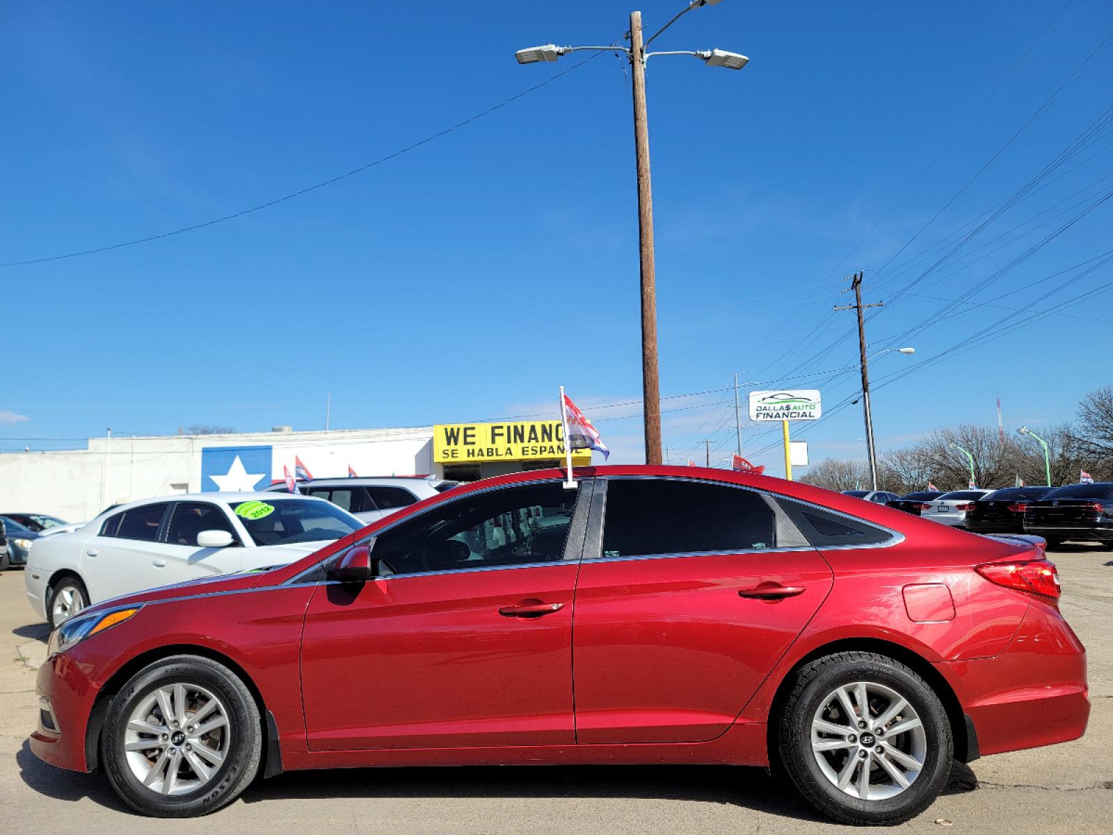 2015 RED /GRAY Hyundai Sonata ECO (5NPE24AF6FH) with an 1.6L L4 DOHC 16V engine, 7-Speed Automatic transmission, located at 2660 S.Garland Avenue, Garland, TX, 75041, (469) 298-3118, 32.885551, -96.655602 - Welcome to DallasAutos4Less, one of the Premier BUY HERE PAY HERE Dealers in the North Dallas Area. We specialize in financing to people with NO CREDIT or BAD CREDIT. We need proof of income, proof of residence, and a ID. Come buy your new car from us today!!rnrnThis is a Very clean 2015 HYUNDAI SON - Photo #6
