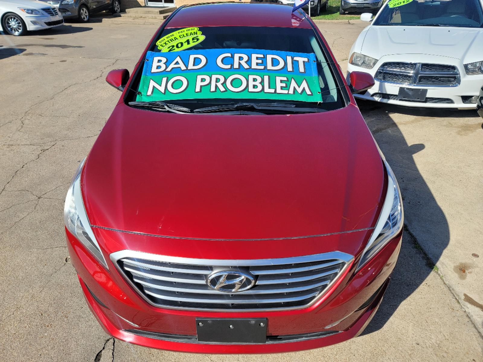 2015 RED /GRAY Hyundai Sonata ECO (5NPE24AF6FH) with an 1.6L L4 DOHC 16V engine, 7-Speed Automatic transmission, located at 2660 S.Garland Avenue, Garland, TX, 75041, (469) 298-3118, 32.885551, -96.655602 - Welcome to DallasAutos4Less, one of the Premier BUY HERE PAY HERE Dealers in the North Dallas Area. We specialize in financing to people with NO CREDIT or BAD CREDIT. We need proof of income, proof of residence, and a ID. Come buy your new car from us today!!rnrnThis is a Very clean 2015 HYUNDAI SON - Photo #8