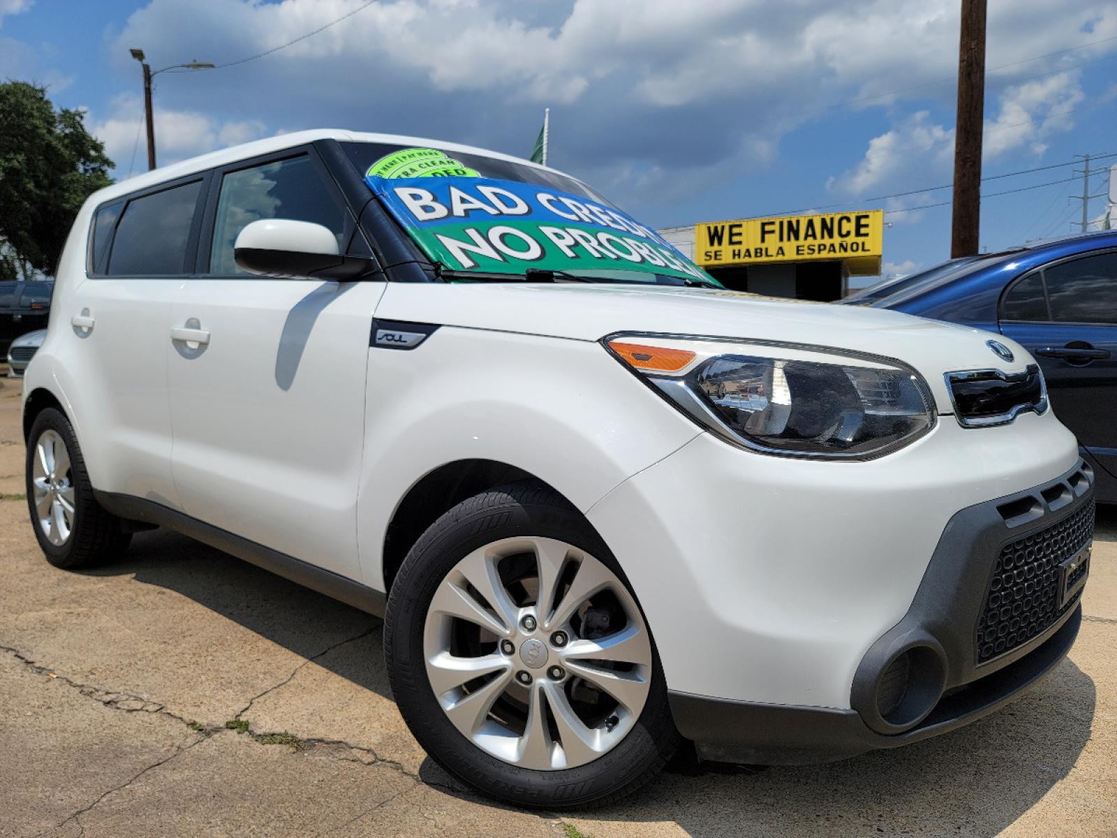 2015 WHITE /GRAY Kia Soul + (KNDJP3A55F7) with an 2.0L L4 DOHC 16V engine, 6-Speed Automatic transmission, located at 2660 S.Garland Avenue, Garland, TX, 75041, (469) 298-3118, 32.885551, -96.655602 - Welcome to DallasAutos4Less, one of the Premier BUY HERE PAY HERE Dealers in the North Dallas Area. We specialize in financing to people with NO CREDIT or BAD CREDIT. We need proof of income, proof of residence, and a ID. Come buy your new car from us today!!rnrnThis is a SUPER CLEAN 2015 KIA Soul + - Photo #0
