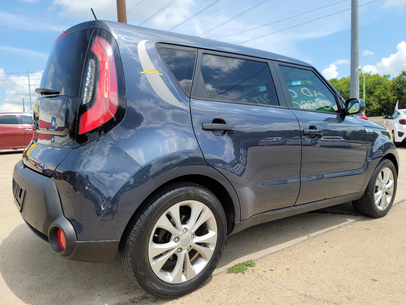 2015 BLUE /BLACK Kia Soul + (KNDJP3A52F7) with an 2.0L L4 DOHC 16V engine, 6-Speed Automatic transmission, located at 2660 S.Garland Avenue, Garland, TX, 75041, (469) 298-3118, 32.885551, -96.655602 - Welcome to DallasAutos4Less, one of the Premier BUY HERE PAY HERE Dealers in the North Dallas Area. We specialize in financing to people with NO CREDIT or BAD CREDIT. We need proof of income, proof of residence, and a ID. Come buy your new car from us today!!rnrnThis is a Very clean 2015 KIA SOUL +! - Photo #3
