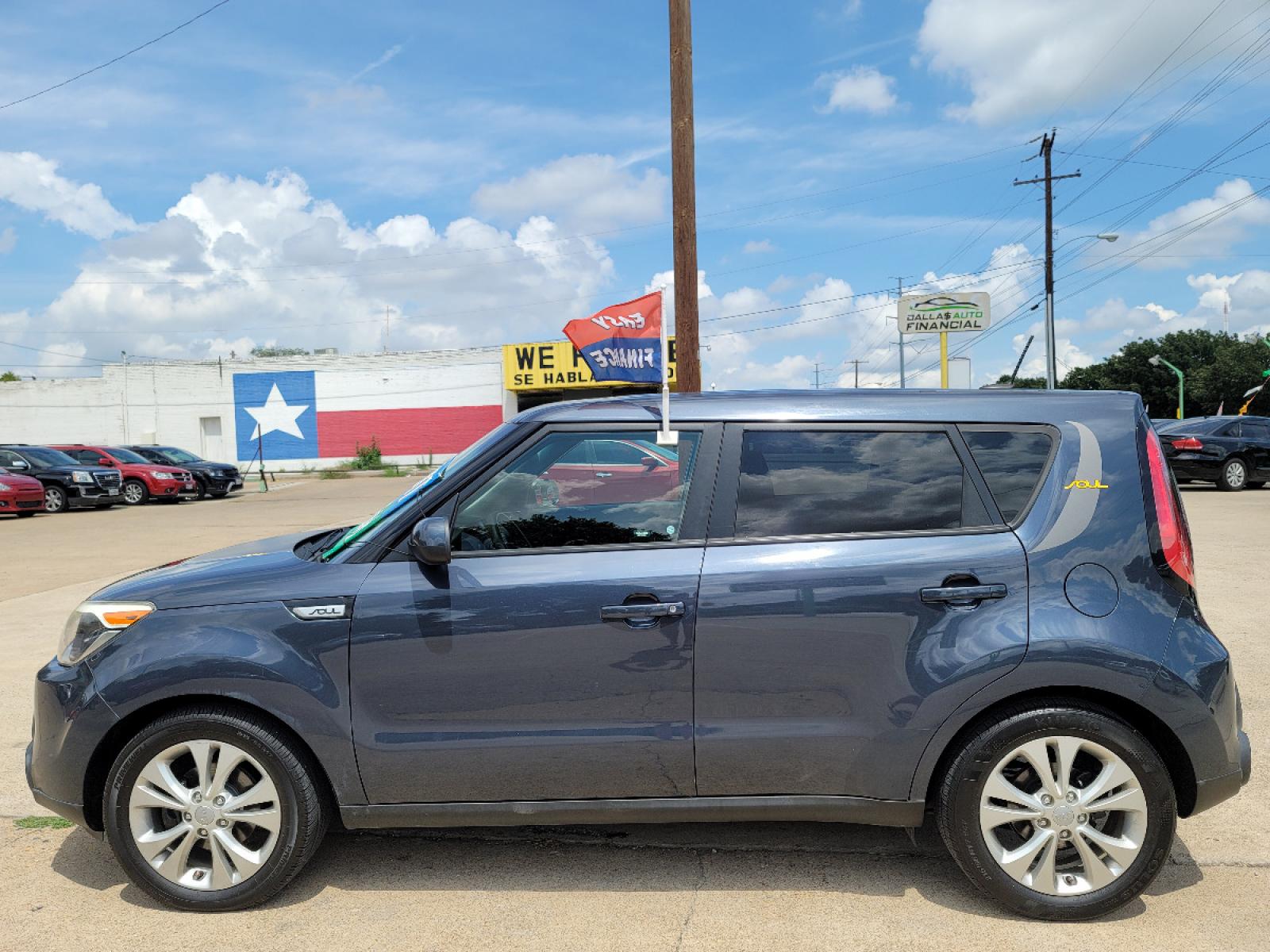 2015 BLUE /BLACK Kia Soul + (KNDJP3A52F7) with an 2.0L L4 DOHC 16V engine, 6-Speed Automatic transmission, located at 2660 S.Garland Avenue, Garland, TX, 75041, (469) 298-3118, 32.885551, -96.655602 - Welcome to DallasAutos4Less, one of the Premier BUY HERE PAY HERE Dealers in the North Dallas Area. We specialize in financing to people with NO CREDIT or BAD CREDIT. We need proof of income, proof of residence, and a ID. Come buy your new car from us today!!rnrnThis is a Very clean 2015 KIA SOUL +! - Photo #6