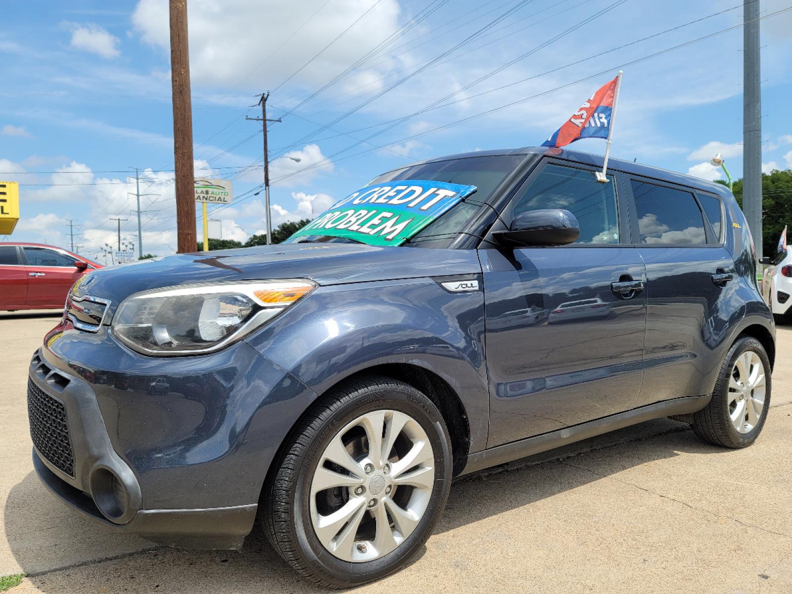 2015 BLUE /BLACK Kia Soul + (KNDJP3A52F7) with an 2.0L L4 DOHC 16V engine, 6-Speed Automatic transmission, located at 2660 S.Garland Avenue, Garland, TX, 75041, (469) 298-3118, 32.885551, -96.655602 - Welcome to DallasAutos4Less, one of the Premier BUY HERE PAY HERE Dealers in the North Dallas Area. We specialize in financing to people with NO CREDIT or BAD CREDIT. We need proof of income, proof of residence, and a ID. Come buy your new car from us today!!rnrnThis is a Very clean 2015 KIA SOUL +! - Photo #7