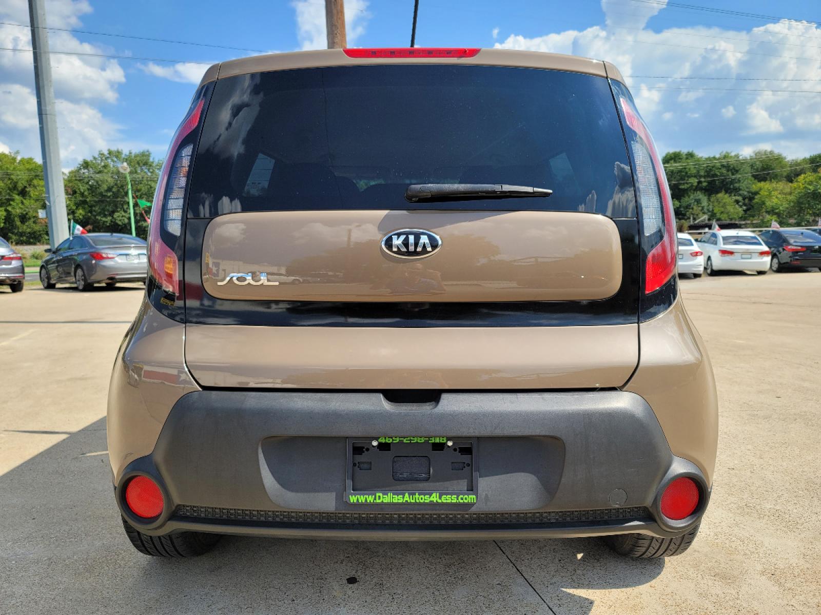 2015 BROWN Kia Soul + (KNDJP3A53F7) with an 2.0L L4 DOHC 16V engine, 6-Speed Automatic transmission, located at 2660 S.Garland Avenue, Garland, TX, 75041, (469) 298-3118, 32.885551, -96.655602 - Welcome to DallasAutos4Less, one of the Premier BUY HERE PAY HERE Dealers in the North Dallas Area. We specialize in financing to people with NO CREDIT or BAD CREDIT. We need proof of income, proof of residence, and a ID. Come buy your new car from us today!!rnrnThis is a Very clean 2015 KIA SOUL +! - Photo #4