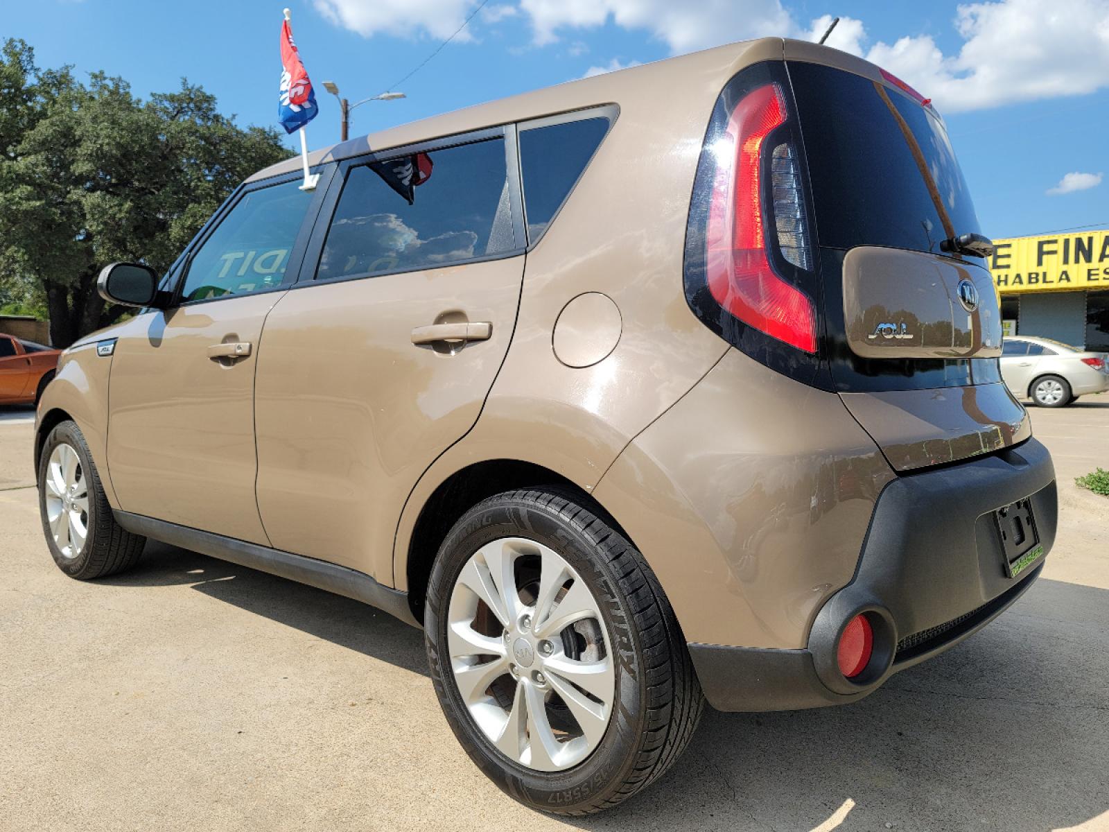 2015 BROWN Kia Soul + (KNDJP3A53F7) with an 2.0L L4 DOHC 16V engine, 6-Speed Automatic transmission, located at 2660 S.Garland Avenue, Garland, TX, 75041, (469) 298-3118, 32.885551, -96.655602 - Welcome to DallasAutos4Less, one of the Premier BUY HERE PAY HERE Dealers in the North Dallas Area. We specialize in financing to people with NO CREDIT or BAD CREDIT. We need proof of income, proof of residence, and a ID. Come buy your new car from us today!!rnrnThis is a Very clean 2015 KIA SOUL +! - Photo #5