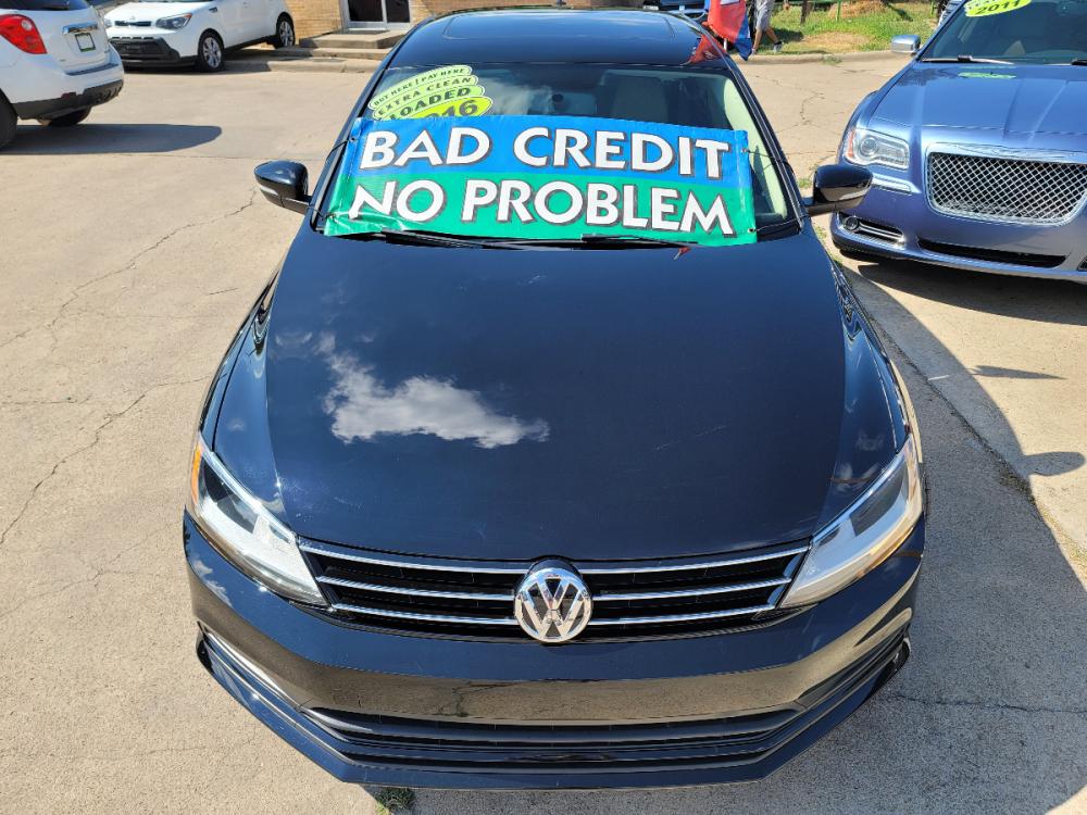 2016 BLACK /BEIGE LEATHER Volkswagen Jetta SE (3VWD67AJXGM) with an 1.4L L4 DOHC 20V engine, 6A transmission, located at 2660 S.Garland Avenue, Garland, TX, 75041, (469) 298-3118, 32.885551, -96.655602 - Welcome to DallasAutos4Less, one of the Premier BUY HERE PAY HERE Dealers in the North Dallas Area. We specialize in financing to people with NO CREDIT or BAD CREDIT. We need proof of income, proof of residence, and a ID. Come buy your new car from us today!!rnrnThis is a SUPER CLEAN 2016 VOLKSWAGEN - Photo #8