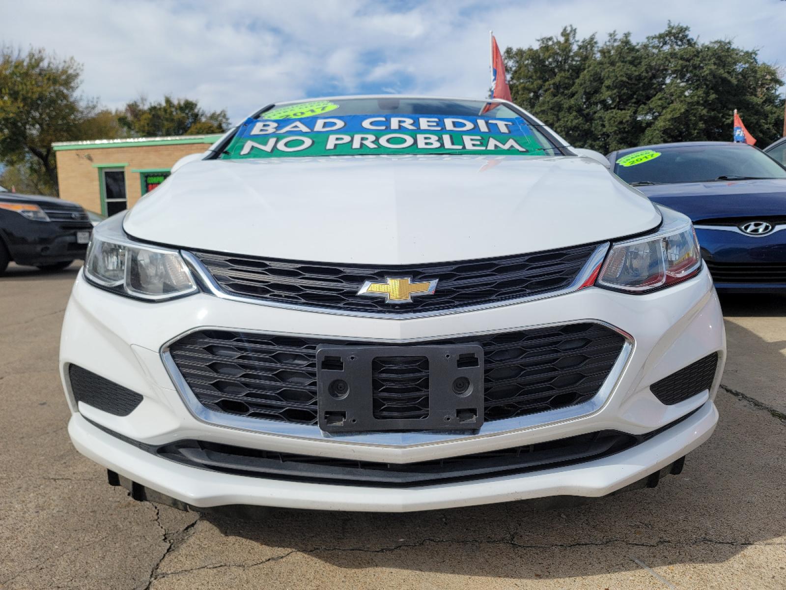 2017 WHITE Chevrolet Cruze LS (3G1BC5SM3HS) with an 1.4L L4 DOHC 16V TURBO engine, 6A transmission, located at 2660 S.Garland Avenue, Garland, TX, 75041, (469) 298-3118, 32.885551, -96.655602 - Welcome to DallasAutos4Less, one of the Premier BUY HERE PAY HERE Dealers in the North Dallas Area. We specialize in financing to people with NO CREDIT or BAD CREDIT. We need proof of income, proof of residence, and a ID. Come buy your new car from us today!!rnrnThis is a very well cared for 2017 CH - Photo #9