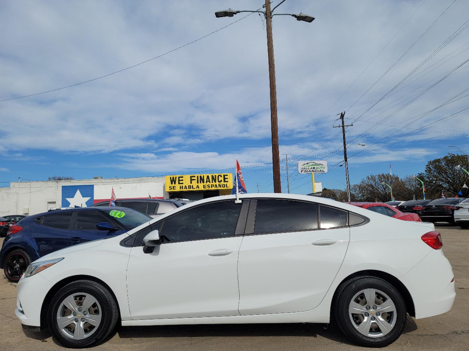 2017 WHITE Chevrolet Cruze LS (3G1BC5SM3HS) with an 1.4L L4 DOHC 16V TURBO engine, 6A transmission, located at 2660 S.Garland Avenue, Garland, TX, 75041, (469) 298-3118, 32.885551, -96.655602 - Welcome to DallasAutos4Less, one of the Premier BUY HERE PAY HERE Dealers in the North Dallas Area. We specialize in financing to people with NO CREDIT or BAD CREDIT. We need proof of income, proof of residence, and a ID. Come buy your new car from us today!!rnrnThis is a very well cared for 2017 CH - Photo #6