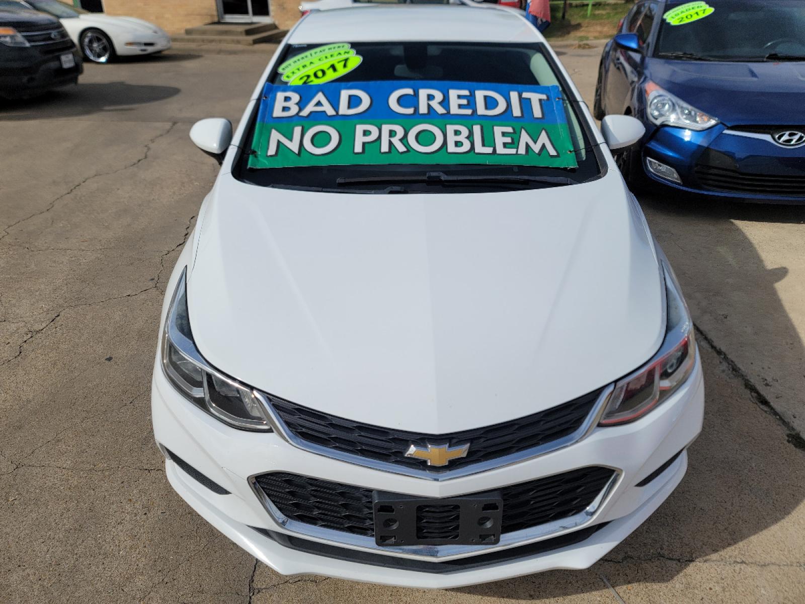 2017 WHITE Chevrolet Cruze LS (3G1BC5SM3HS) with an 1.4L L4 DOHC 16V TURBO engine, 6A transmission, located at 2660 S.Garland Avenue, Garland, TX, 75041, (469) 298-3118, 32.885551, -96.655602 - Welcome to DallasAutos4Less, one of the Premier BUY HERE PAY HERE Dealers in the North Dallas Area. We specialize in financing to people with NO CREDIT or BAD CREDIT. We need proof of income, proof of residence, and a ID. Come buy your new car from us today!!rnrnThis is a very well cared for 2017 CH - Photo #8
