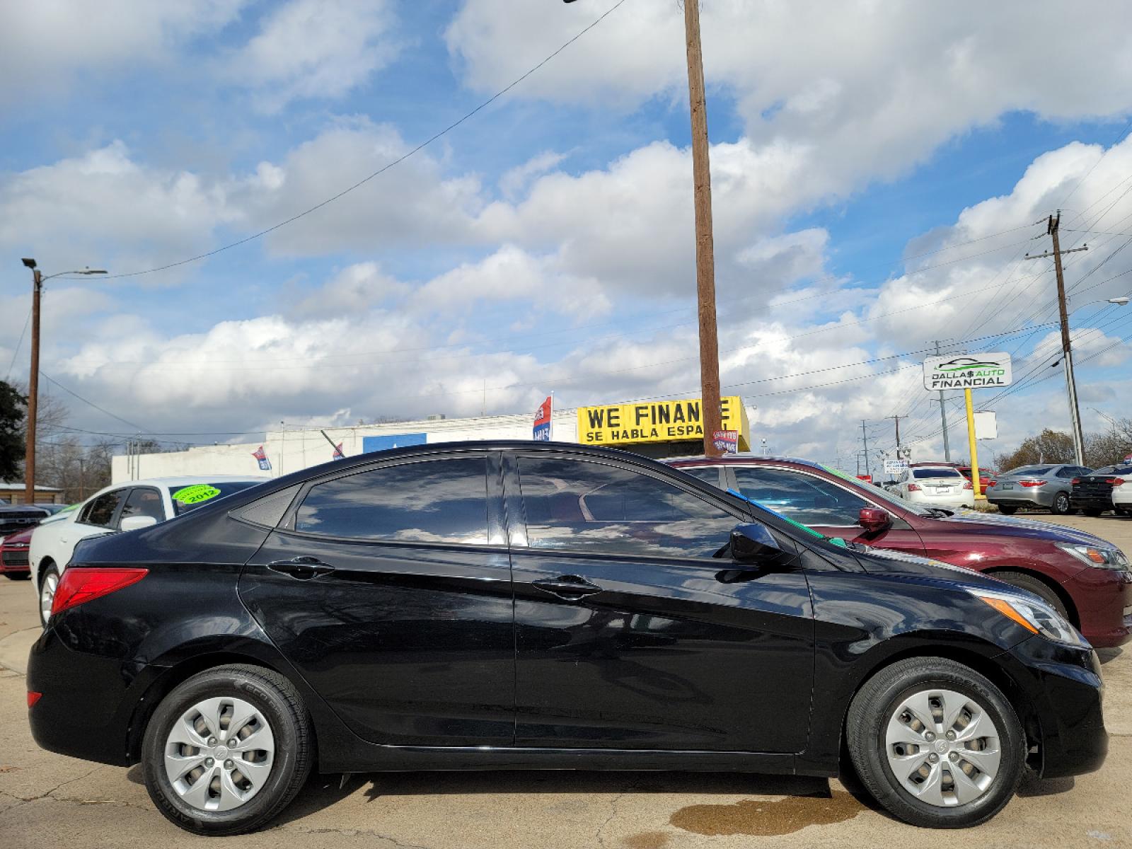 2017 BLACK /BEIGE HYUNDAI ACCENT SE SE (KMHCT4AE6HU) , AUTO transmission, located at 2660 S.Garland Avenue, Garland, TX, 75041, (469) 298-3118, 32.885551, -96.655602 - Welcome to DallasAutos4Less, one of the Premier BUY HERE PAY HERE Dealers in the North Dallas Area. We specialize in financing to people with NO CREDIT or BAD CREDIT. We need proof of income, proof of residence, and a ID. Come buy your new car from us today!!rnrnThis is a Very clean 2017 HYUNDAI ACC - Photo #3