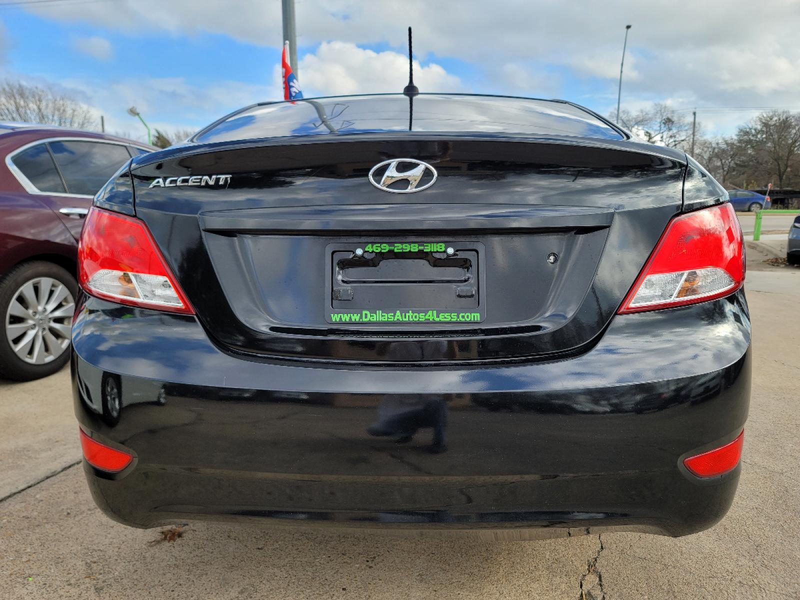 2017 BLACK /BEIGE HYUNDAI ACCENT SE SE (KMHCT4AE6HU) , AUTO transmission, located at 2660 S.Garland Avenue, Garland, TX, 75041, (469) 298-3118, 32.885551, -96.655602 - Welcome to DallasAutos4Less, one of the Premier BUY HERE PAY HERE Dealers in the North Dallas Area. We specialize in financing to people with NO CREDIT or BAD CREDIT. We need proof of income, proof of residence, and a ID. Come buy your new car from us today!!rnrnThis is a Very clean 2017 HYUNDAI ACC - Photo #5