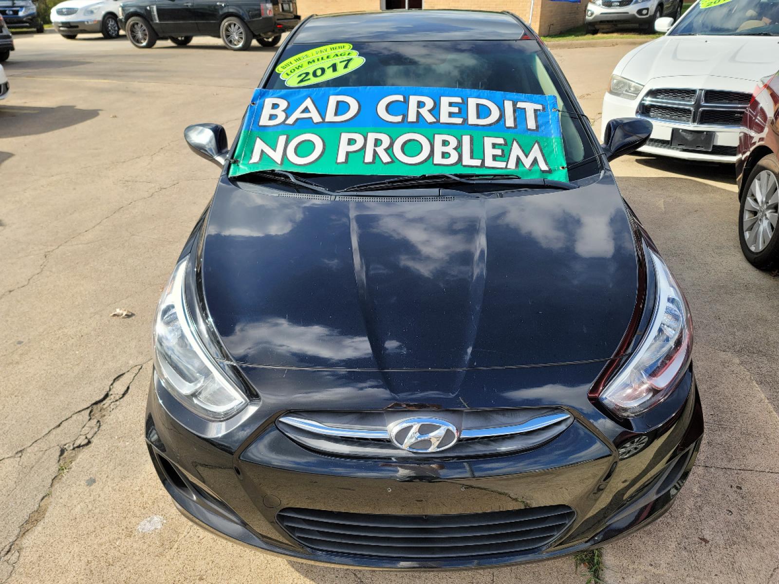 2017 BLACK /BEIGE HYUNDAI ACCENT SE SE (KMHCT4AE6HU) , AUTO transmission, located at 2660 S.Garland Avenue, Garland, TX, 75041, (469) 298-3118, 32.885551, -96.655602 - Welcome to DallasAutos4Less, one of the Premier BUY HERE PAY HERE Dealers in the North Dallas Area. We specialize in financing to people with NO CREDIT or BAD CREDIT. We need proof of income, proof of residence, and a ID. Come buy your new car from us today!!rnrnThis is a Very clean 2017 HYUNDAI ACC - Photo #9