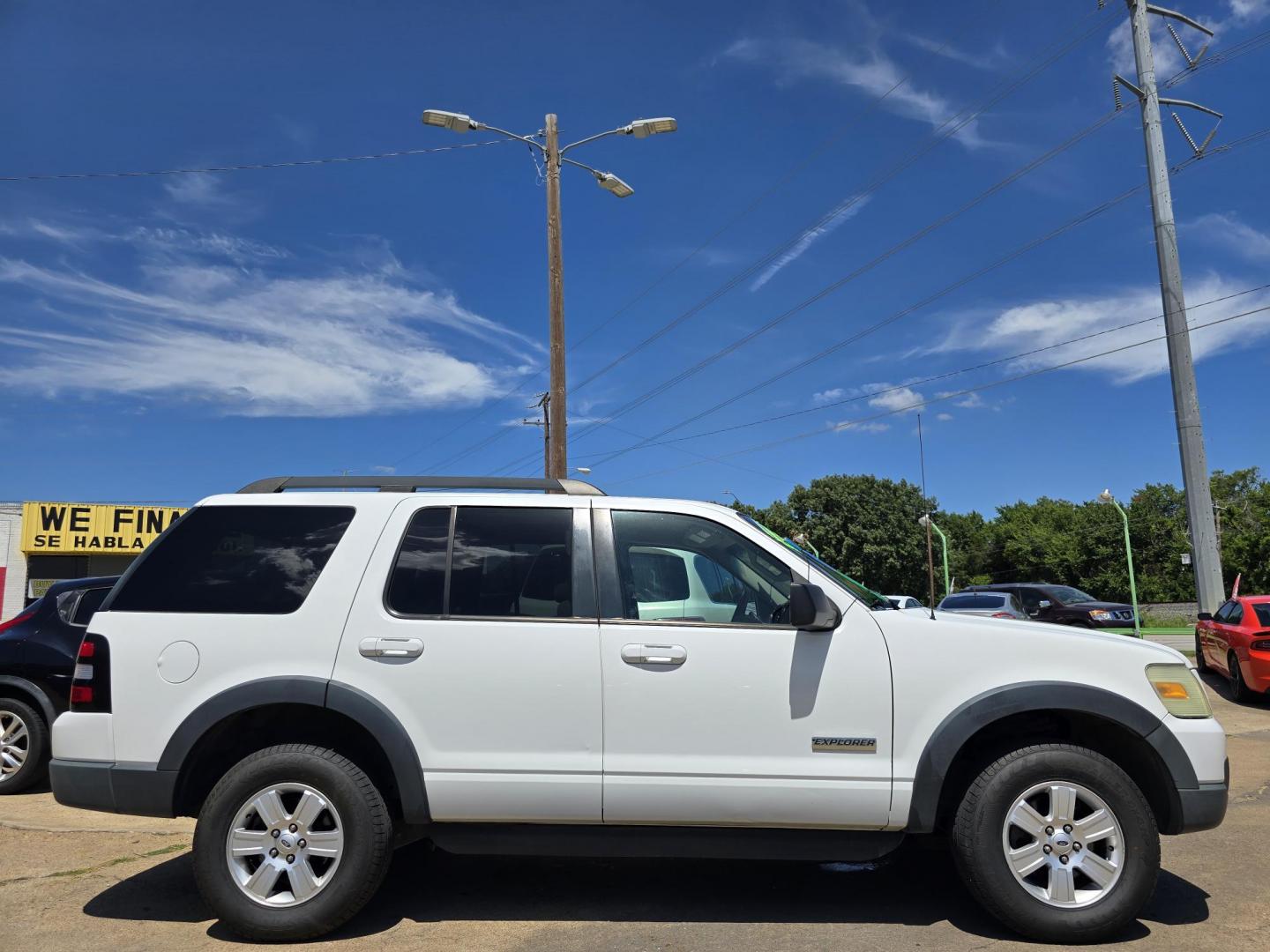 2007 Ford Explorer XLT (1FMEU63E37U) with an 4.0L V6 SOHC 16V engine, 5-Speed Automatic Overdrive transmission, located at 2660 S.Garland Avenue, Garland, TX, 75041, (469) 298-3118, 32.885551, -96.655602 - Photo#2