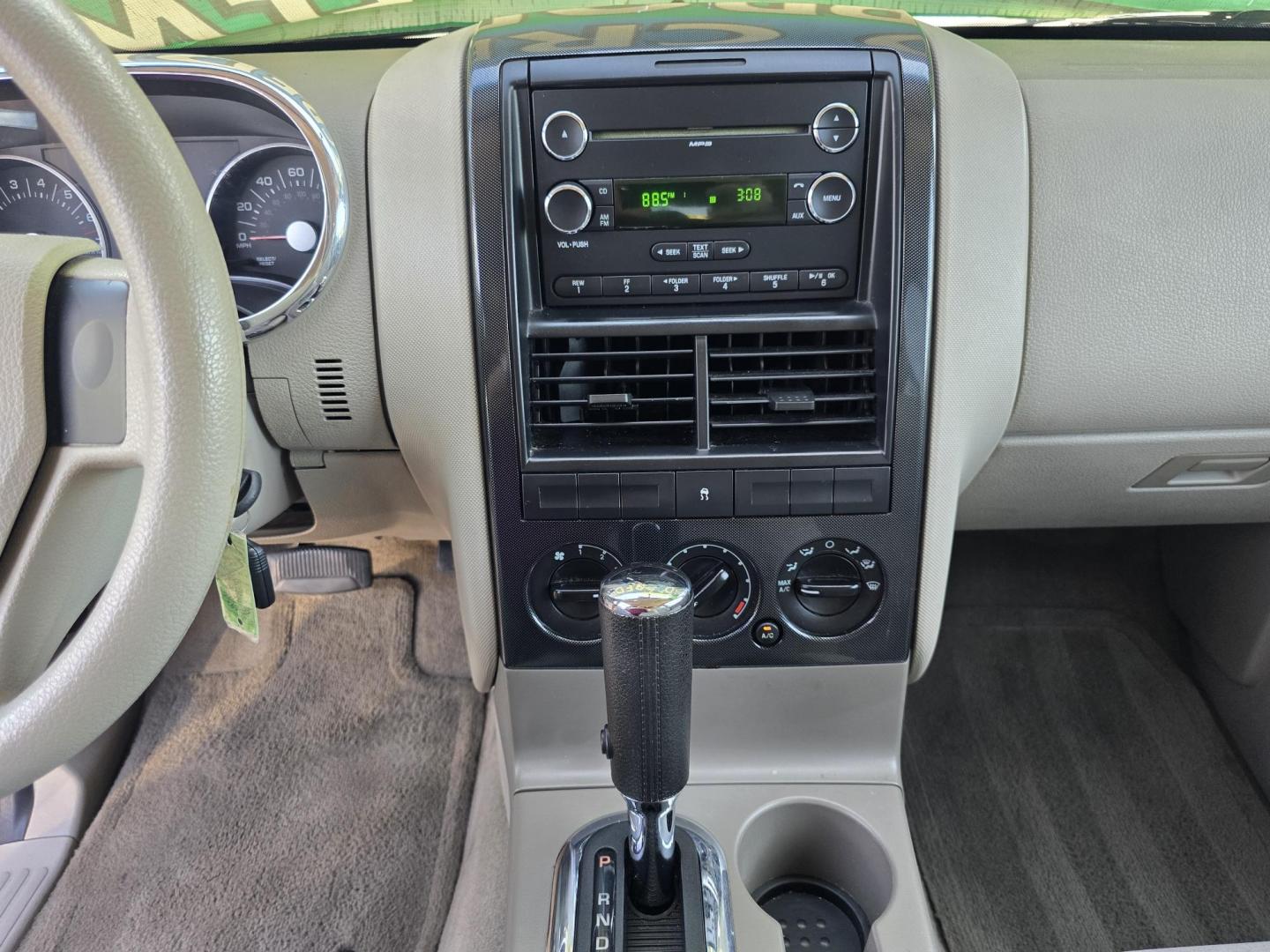 2007 Ford Explorer XLT (1FMEU63E37U) with an 4.0L V6 SOHC 16V engine, 5-Speed Automatic Overdrive transmission, located at 2660 S.Garland Avenue, Garland, TX, 75041, (469) 298-3118, 32.885551, -96.655602 - Photo#13