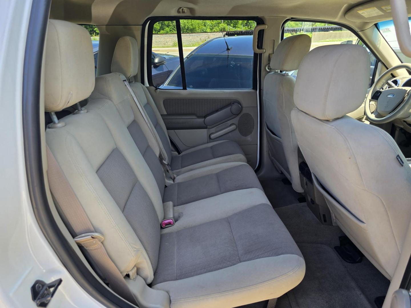 2007 Ford Explorer XLT (1FMEU63E37U) with an 4.0L V6 SOHC 16V engine, 5-Speed Automatic Overdrive transmission, located at 2660 S.Garland Avenue, Garland, TX, 75041, (469) 298-3118, 32.885551, -96.655602 - Photo#16