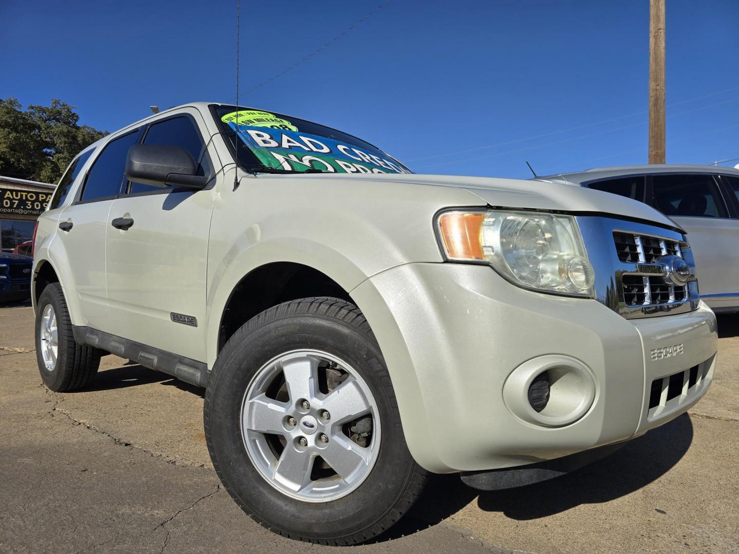 2008 WHITE Ford Escape XLS (1FMCU02Z18K) with an 2.3L L4 DOHC 16V engine, 4-Speed Automatic Overdrive transmission, located at 2660 S.Garland Avenue, Garland, TX, 75041, (469) 298-3118, 32.885551, -96.655602 - Photo#0