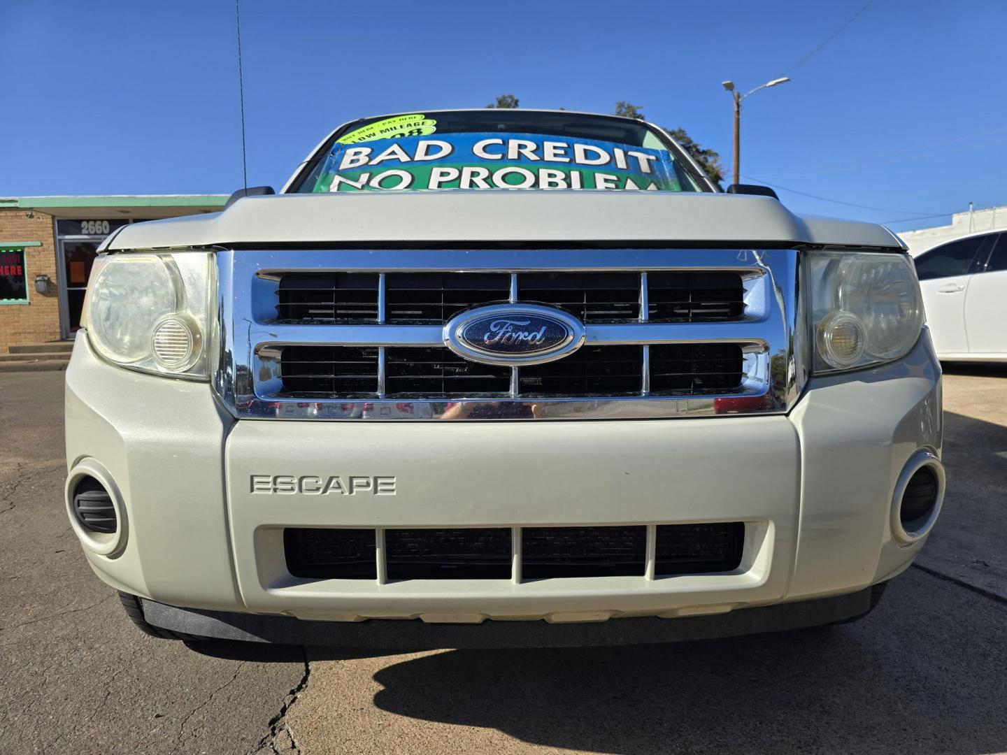 2008 WHITE Ford Escape XLS (1FMCU02Z18K) with an 2.3L L4 DOHC 16V engine, 4-Speed Automatic Overdrive transmission, located at 2660 S.Garland Avenue, Garland, TX, 75041, (469) 298-3118, 32.885551, -96.655602 - Photo#9