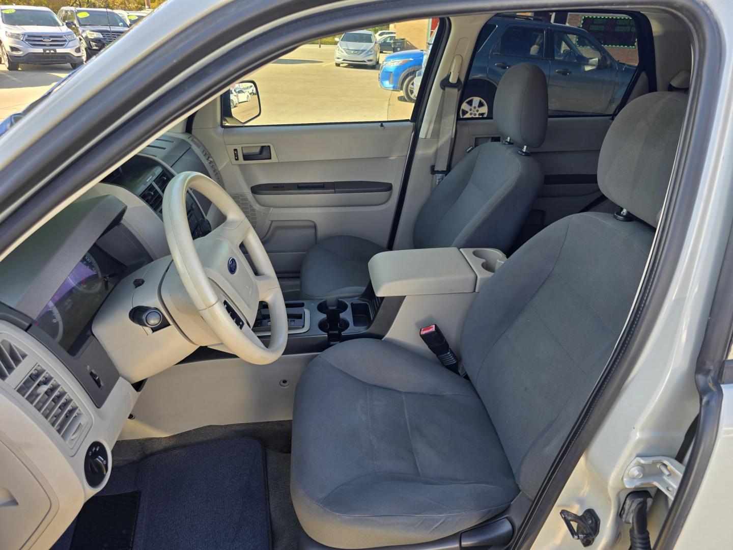 2008 WHITE Ford Escape XLS (1FMCU02Z18K) with an 2.3L L4 DOHC 16V engine, 4-Speed Automatic Overdrive transmission, located at 2660 S.Garland Avenue, Garland, TX, 75041, (469) 298-3118, 32.885551, -96.655602 - Photo#11