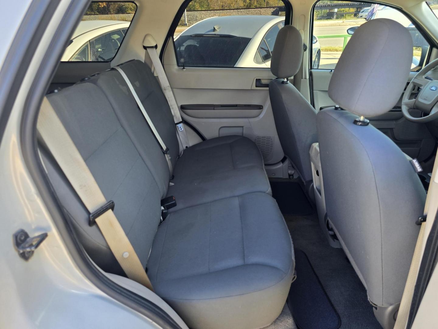 2008 WHITE Ford Escape XLS (1FMCU02Z18K) with an 2.3L L4 DOHC 16V engine, 4-Speed Automatic Overdrive transmission, located at 2660 S.Garland Avenue, Garland, TX, 75041, (469) 298-3118, 32.885551, -96.655602 - Photo#16