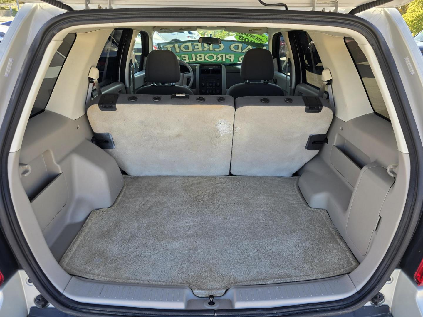 2008 WHITE Ford Escape XLS (1FMCU02Z18K) with an 2.3L L4 DOHC 16V engine, 4-Speed Automatic Overdrive transmission, located at 2660 S.Garland Avenue, Garland, TX, 75041, (469) 298-3118, 32.885551, -96.655602 - Photo#15