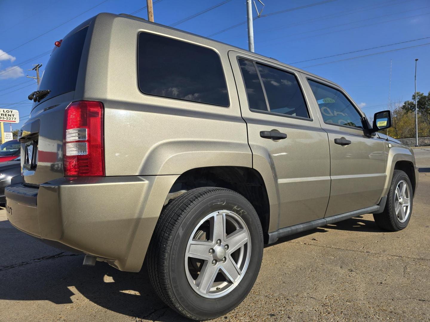 2008 GRAY Jeep Patriot Sport (1J8FT28W38D) with an 2.4L L4 DOHC 16V engine, AUTO transmission, located at 2660 S.Garland Avenue, Garland, TX, 75041, (469) 298-3118, 32.885551, -96.655602 - Photo#3