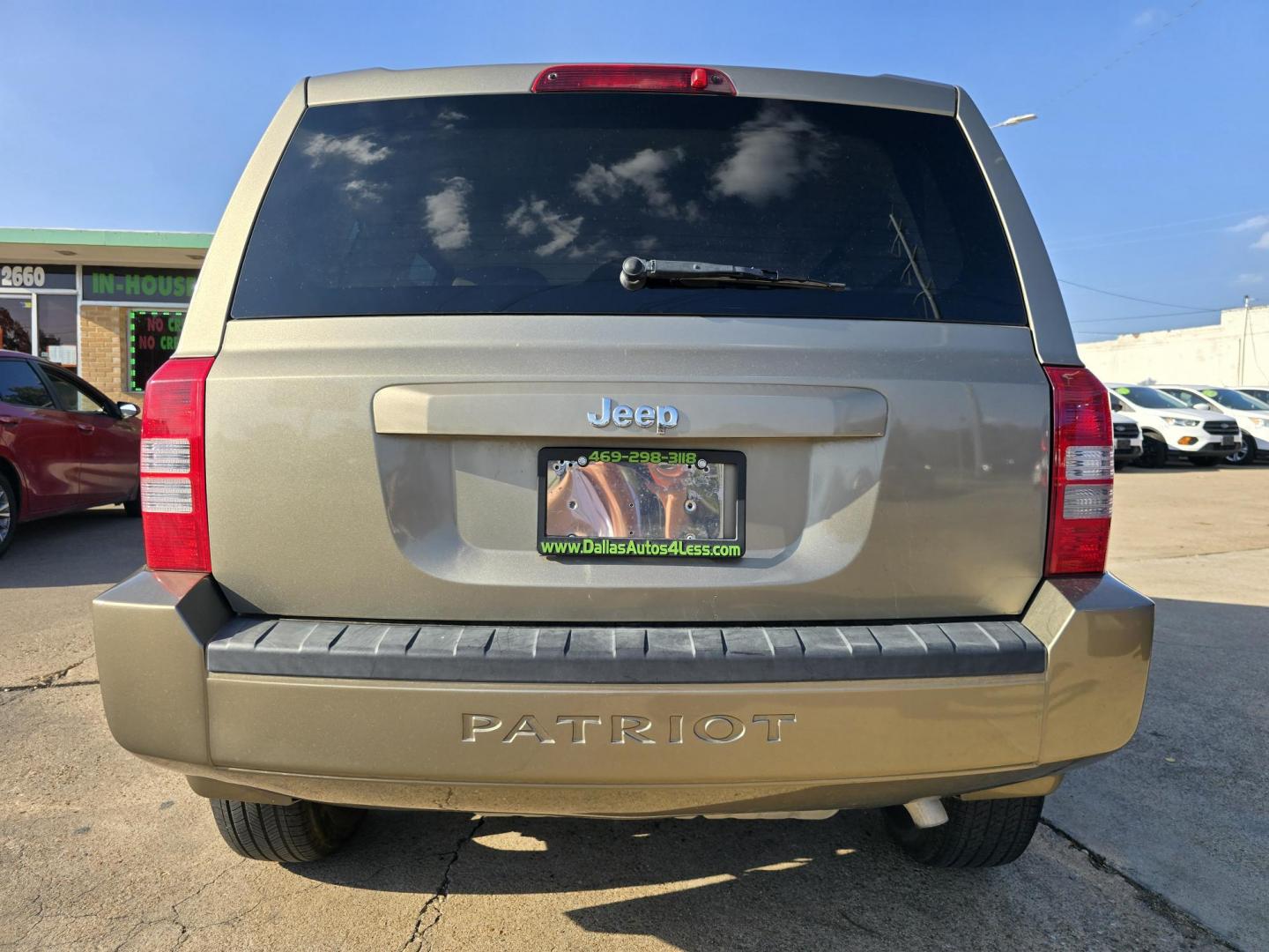 2008 GRAY Jeep Patriot Sport (1J8FT28W38D) with an 2.4L L4 DOHC 16V engine, AUTO transmission, located at 2660 S.Garland Avenue, Garland, TX, 75041, (469) 298-3118, 32.885551, -96.655602 - Photo#4