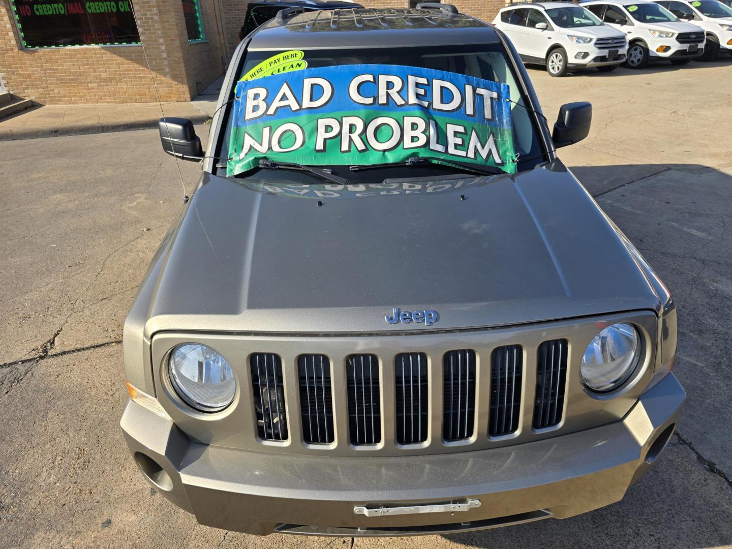 2008 GRAY Jeep Patriot Sport (1J8FT28W38D) with an 2.4L L4 DOHC 16V engine, AUTO transmission, located at 2660 S.Garland Avenue, Garland, TX, 75041, (469) 298-3118, 32.885551, -96.655602 - Photo#8