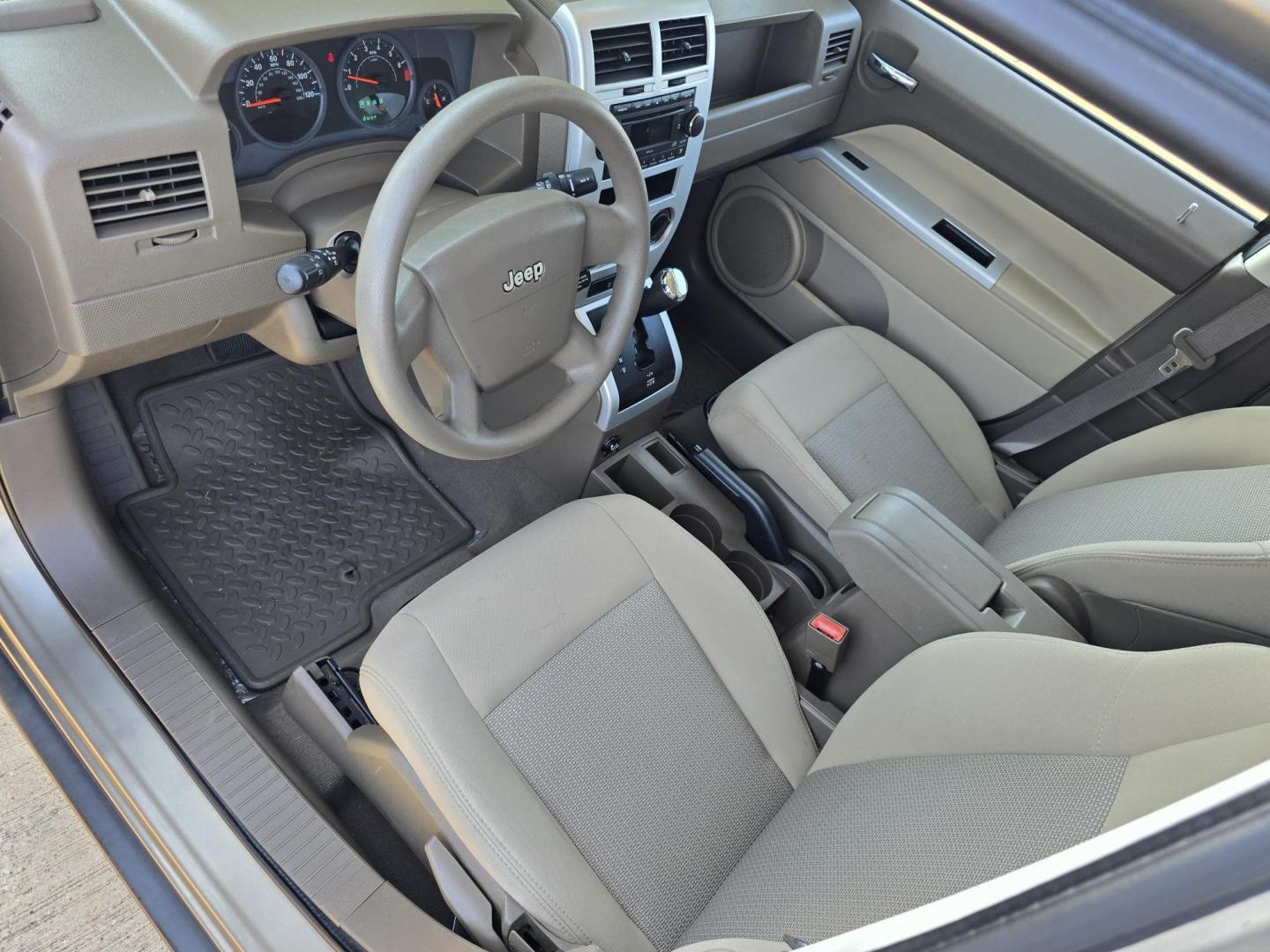 2008 GRAY Jeep Patriot Sport (1J8FT28W38D) with an 2.4L L4 DOHC 16V engine, AUTO transmission, located at 2660 S.Garland Avenue, Garland, TX, 75041, (469) 298-3118, 32.885551, -96.655602 - Photo#10