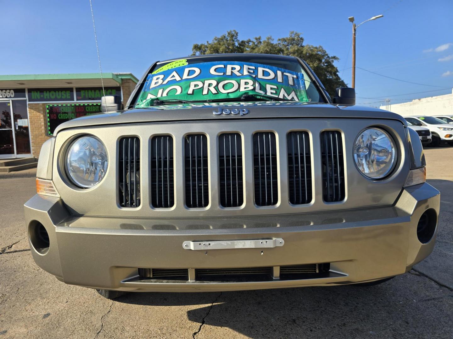 2008 GRAY Jeep Patriot Sport (1J8FT28W38D) with an 2.4L L4 DOHC 16V engine, AUTO transmission, located at 2660 S.Garland Avenue, Garland, TX, 75041, (469) 298-3118, 32.885551, -96.655602 - Photo#9