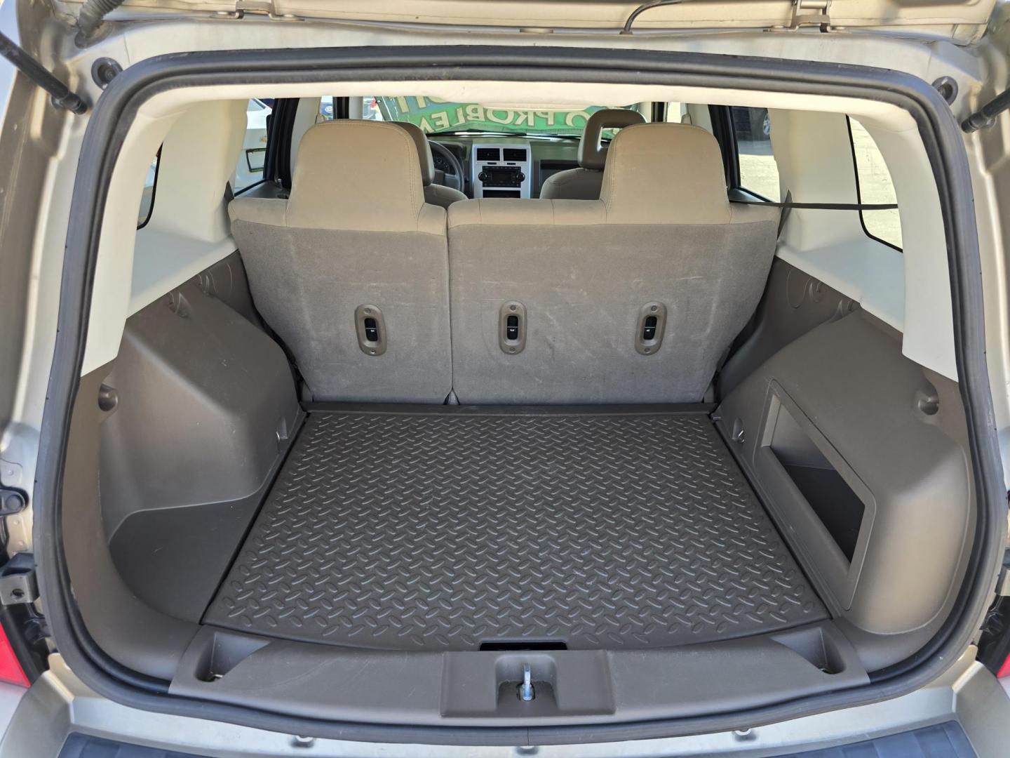 2008 GRAY Jeep Patriot Sport (1J8FT28W38D) with an 2.4L L4 DOHC 16V engine, AUTO transmission, located at 2660 S.Garland Avenue, Garland, TX, 75041, (469) 298-3118, 32.885551, -96.655602 - Photo#15