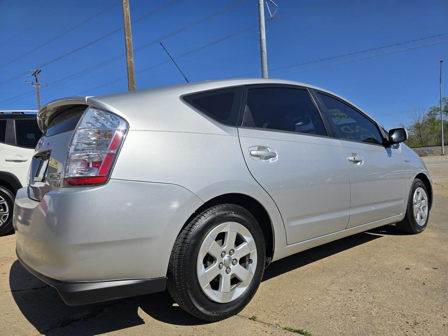 2008 SILVER Toyota Prius 4-Door Liftback (JTDKB20U587) with an 1.5L L4 DOHC 16V HYBRID engine, Automatic CVT Overdrive transmission, located at 2660 S.Garland Avenue, Garland, TX, 75041, (469) 298-3118, 32.885551, -96.655602 - Photo#3