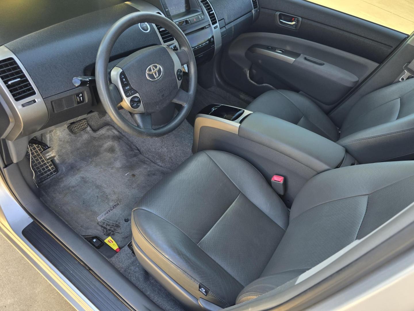 2008 SILVER Toyota Prius 4-Door Liftback (JTDKB20U587) with an 1.5L L4 DOHC 16V HYBRID engine, Automatic CVT Overdrive transmission, located at 2660 S.Garland Avenue, Garland, TX, 75041, (469) 298-3118, 32.885551, -96.655602 - Photo#10