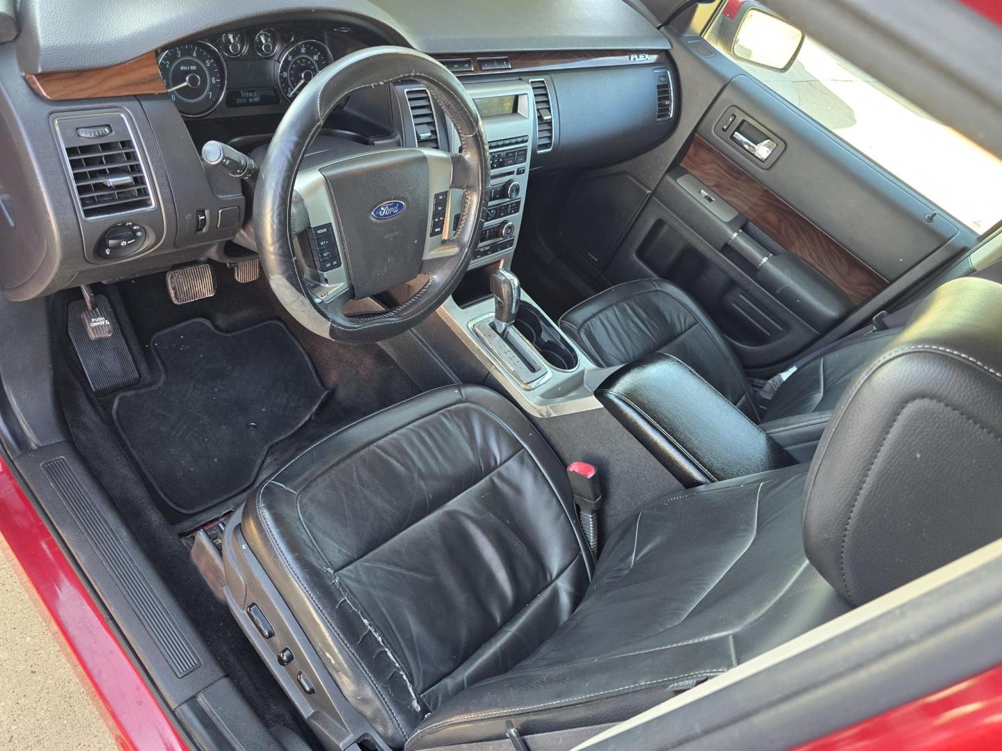 2009 RED Ford Flex SEL (2FMDK52C49B) with an 3.5L V6 DOHC 24V engine, 6-Speed Automatic transmission, located at 2660 S.Garland Avenue, Garland, TX, 75041, (469) 298-3118, 32.885551, -96.655602 - Photo#10