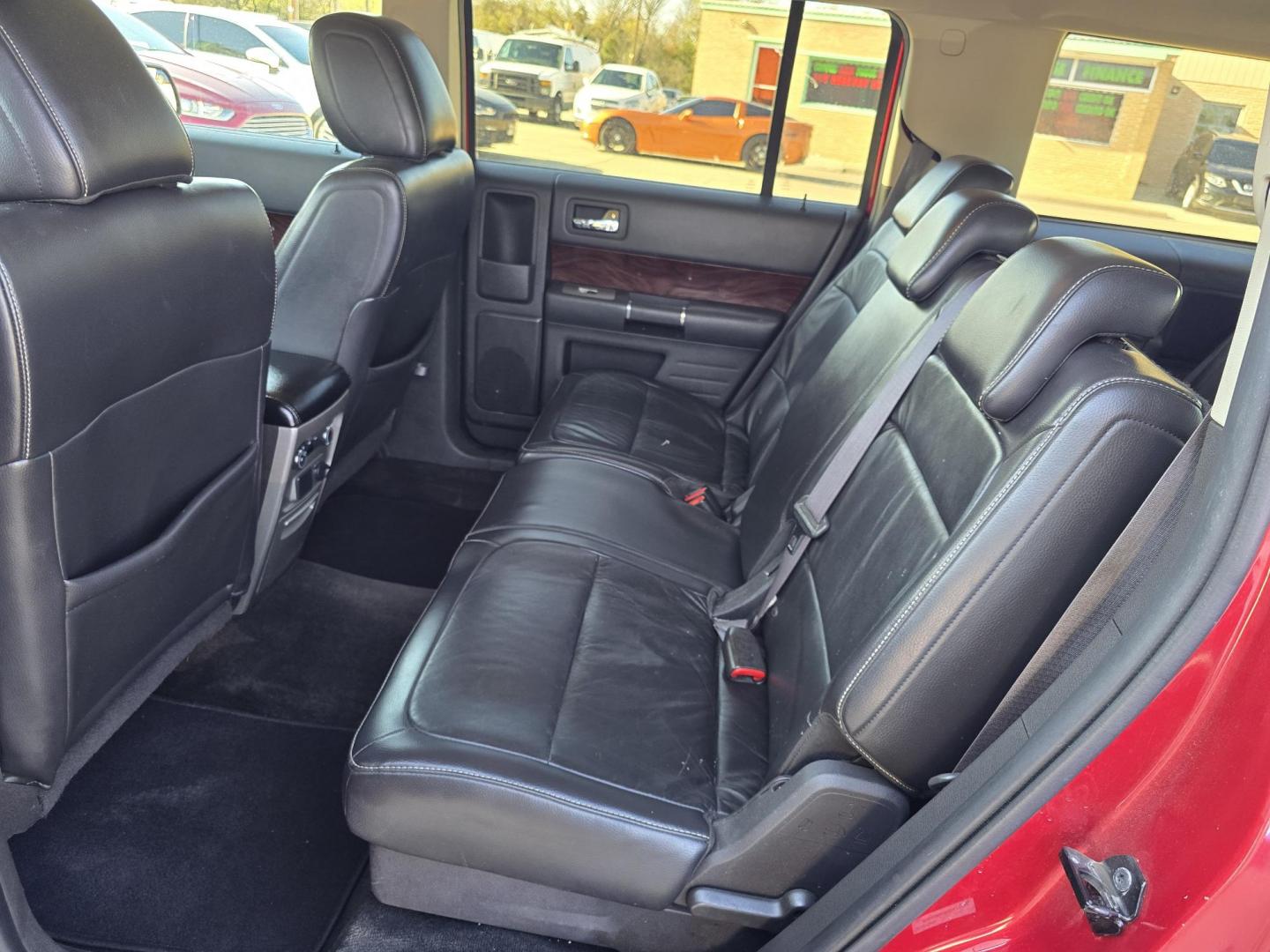 2009 RED Ford Flex SEL (2FMDK52C49B) with an 3.5L V6 DOHC 24V engine, 6-Speed Automatic transmission, located at 2660 S.Garland Avenue, Garland, TX, 75041, (469) 298-3118, 32.885551, -96.655602 - Photo#15