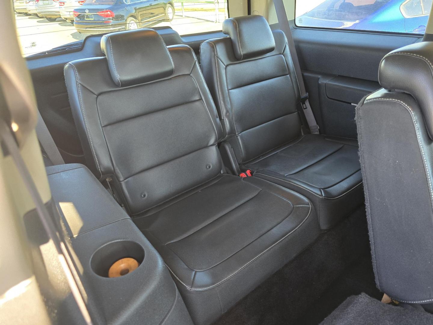 2009 RED Ford Flex SEL (2FMDK52C49B) with an 3.5L V6 DOHC 24V engine, 6-Speed Automatic transmission, located at 2660 S.Garland Avenue, Garland, TX, 75041, (469) 298-3118, 32.885551, -96.655602 - Photo#17