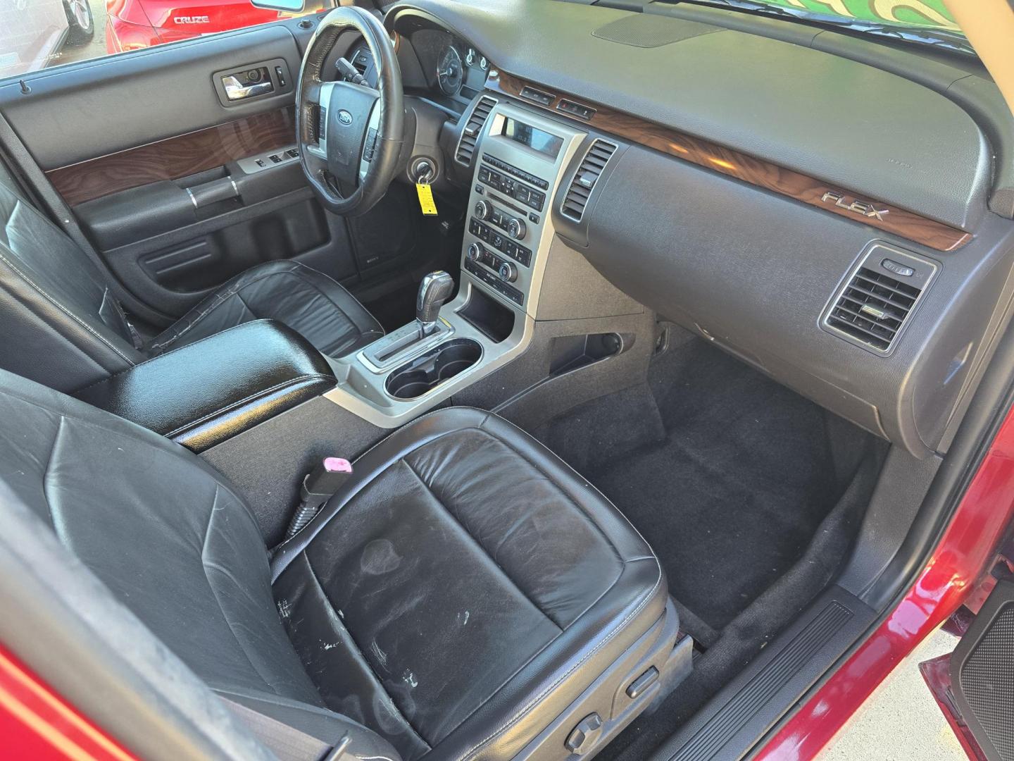 2009 RED Ford Flex SEL (2FMDK52C49B) with an 3.5L V6 DOHC 24V engine, 6-Speed Automatic transmission, located at 2660 S.Garland Avenue, Garland, TX, 75041, (469) 298-3118, 32.885551, -96.655602 - Photo#20