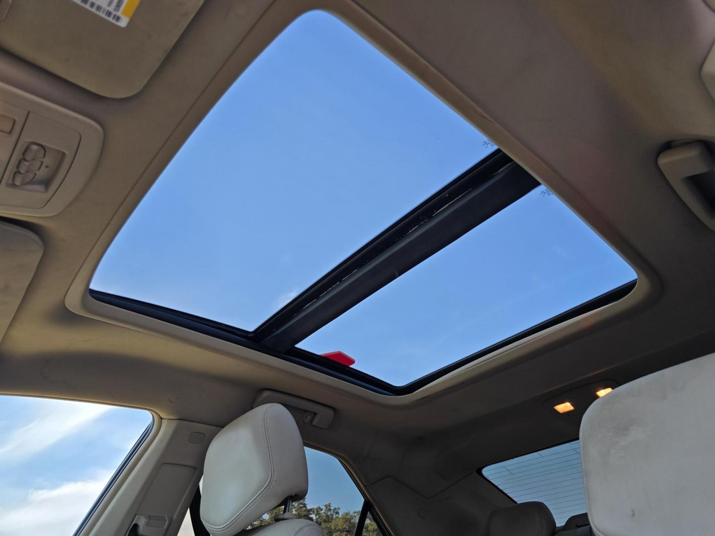 2010 DIAMOND WHITE Cadillac CTS 3.0L Luxury (1G6DE5EG0A0) with an 3.0L V6 DOHC 24V engine, AUTO transmission, located at 2660 S.Garland Avenue, Garland, TX, 75041, (469) 298-3118, 32.885551, -96.655602 - Photo#13