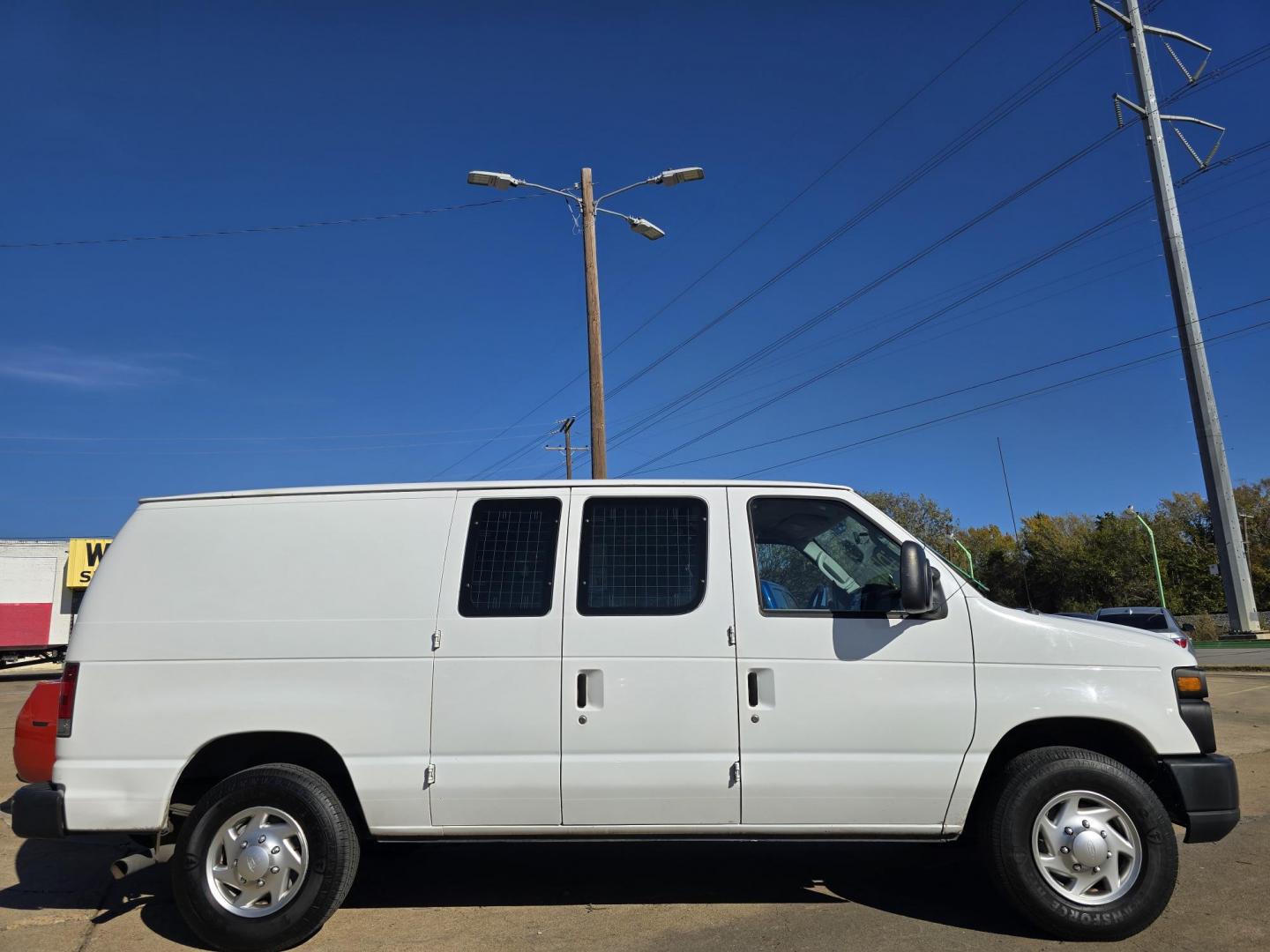2010 WHITE Ford E-Series Van E-250 (1FTNE2EL6AD) with an 5.4L V8 SOHC 16V engine, 4-Speed Automatic transmission, located at 2660 S.Garland Avenue, Garland, TX, 75041, (469) 298-3118, 32.885551, -96.655602 - CNG FUEL - Photo#2