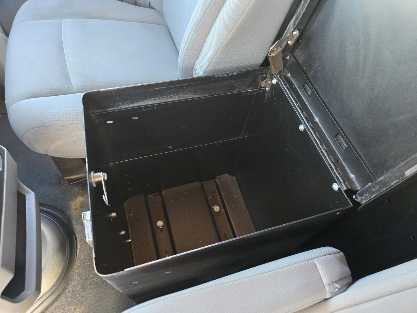 2010 WHITE Ford E-Series Van E-250 (1FTNE2EL6AD) with an 5.4L V8 SOHC 16V engine, 4-Speed Automatic transmission, located at 2660 S.Garland Avenue, Garland, TX, 75041, (469) 298-3118, 32.885551, -96.655602 - CNG FUEL - Photo#17