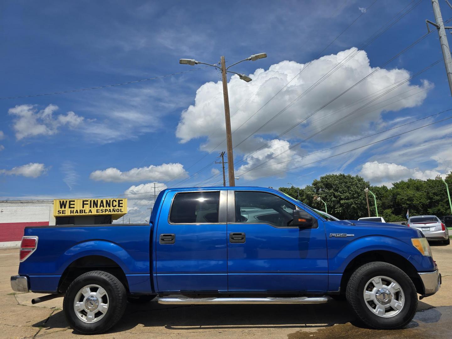 2010 BLUE Ford F-150 XLT SUPER CREW (1FTEW1C85AF) with an 4.6L V8 SOHC 24V engine, 4-Speed Automatic transmission, located at 2660 S.Garland Avenue, Garland, TX, 75041, (469) 298-3118, 32.885551, -96.655602 - Photo#2