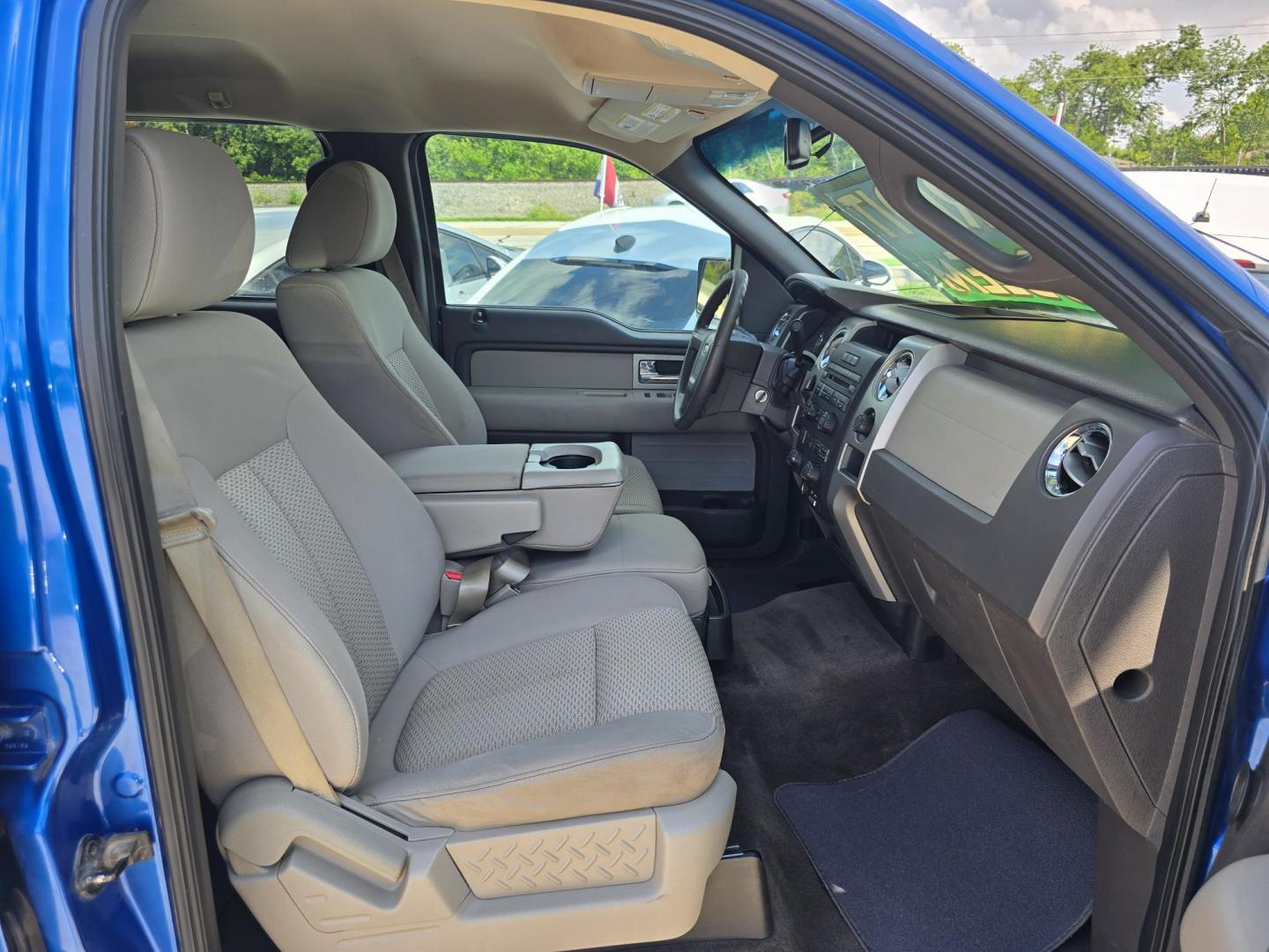 2010 BLUE Ford F-150 XLT SUPER CREW (1FTEW1C85AF) with an 4.6L V8 SOHC 24V engine, 4-Speed Automatic transmission, located at 2660 S.Garland Avenue, Garland, TX, 75041, (469) 298-3118, 32.885551, -96.655602 - Photo#18