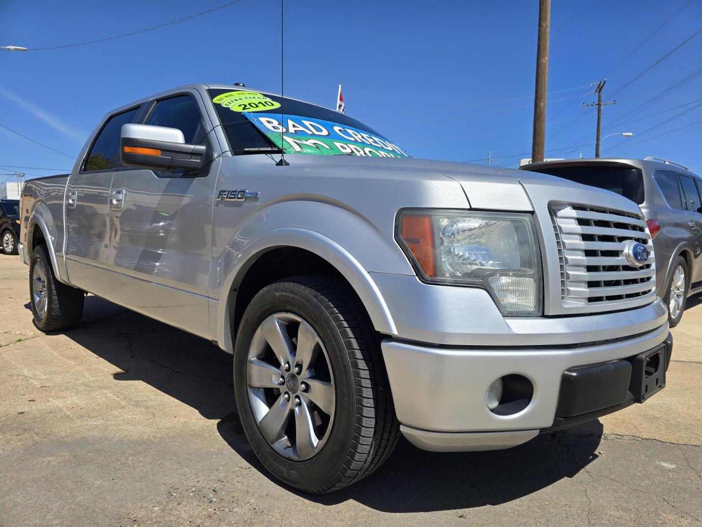 2010 SILVER /BLACK Ford F-150 Lariat SuperCrew 5.5-ft. Bed 2WD (1FTFW1CV3AK) with an 5.4L V8 SOHC 24V FFV engine, 4-Speed Automatic transmission, located at 2660 S.Garland Avenue, Garland, TX, 75041, (469) 298-3118, 32.885551, -96.655602 - Photo#1