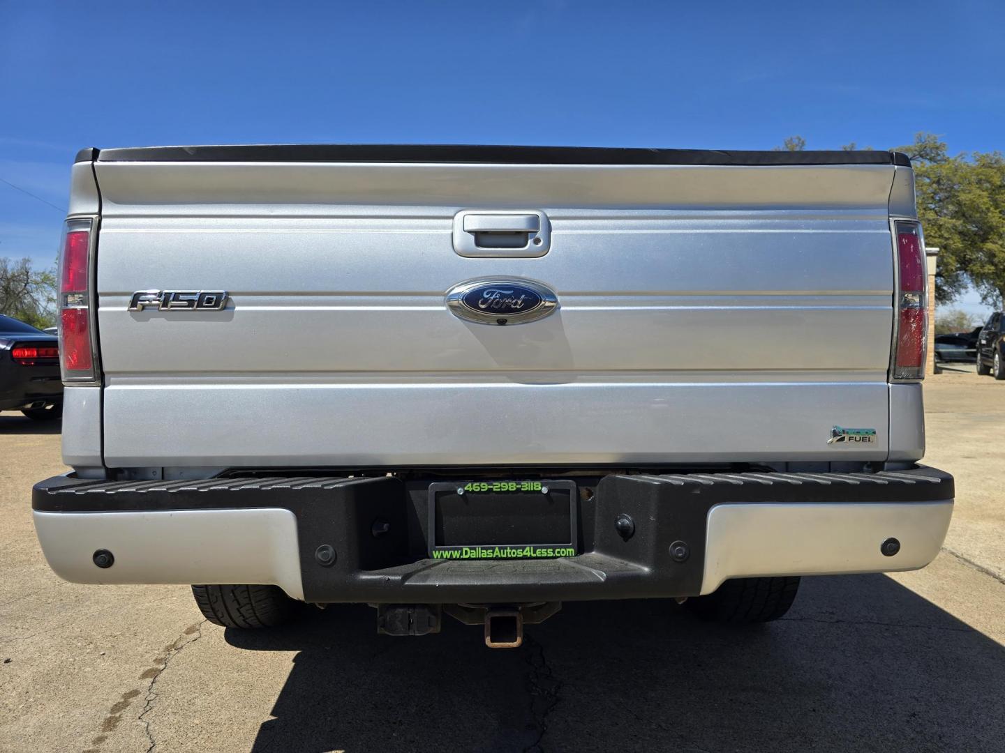 2010 SILVER /BLACK Ford F-150 Lariat SuperCrew 5.5-ft. Bed 2WD (1FTFW1CV3AK) with an 5.4L V8 SOHC 24V FFV engine, 4-Speed Automatic transmission, located at 2660 S.Garland Avenue, Garland, TX, 75041, (469) 298-3118, 32.885551, -96.655602 - Photo#4