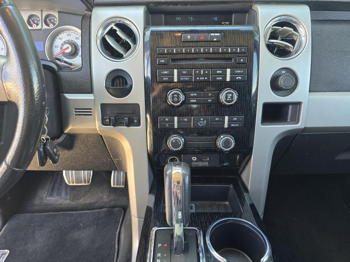 2010 SILVER /BLACK Ford F-150 Lariat SuperCrew 5.5-ft. Bed 2WD (1FTFW1CV3AK) with an 5.4L V8 SOHC 24V FFV engine, 4-Speed Automatic transmission, located at 2660 S.Garland Avenue, Garland, TX, 75041, (469) 298-3118, 32.885551, -96.655602 - Photo#13