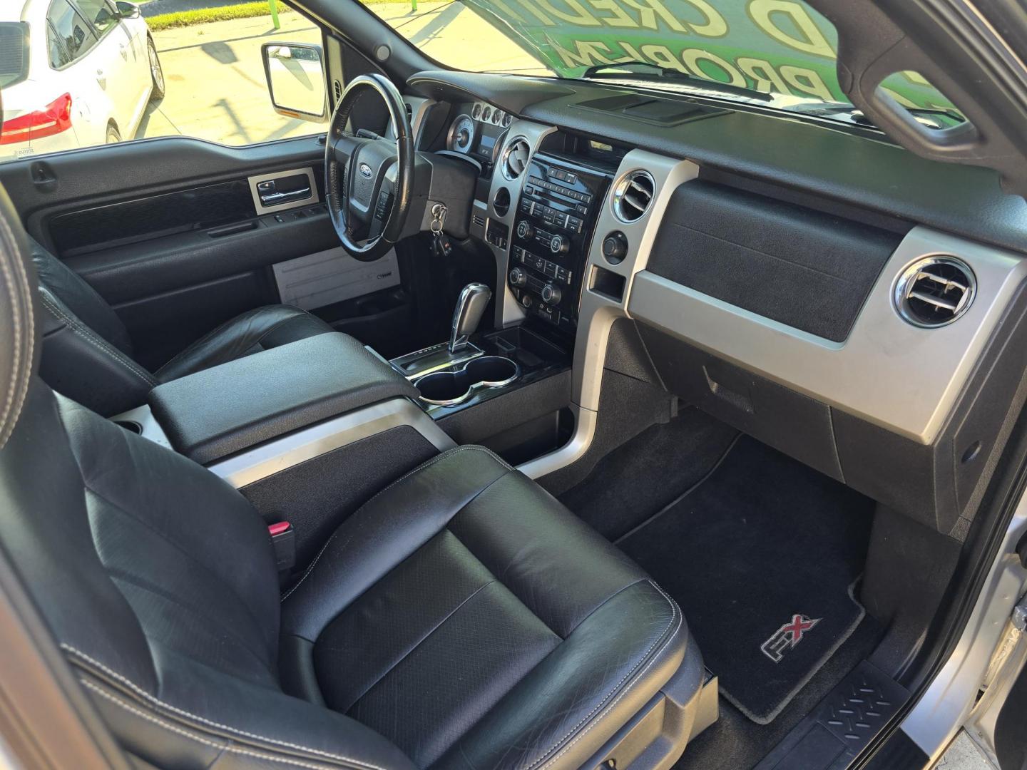 2010 SILVER /BLACK Ford F-150 Lariat SuperCrew 5.5-ft. Bed 2WD (1FTFW1CV3AK) with an 5.4L V8 SOHC 24V FFV engine, 4-Speed Automatic transmission, located at 2660 S.Garland Avenue, Garland, TX, 75041, (469) 298-3118, 32.885551, -96.655602 - Photo#17