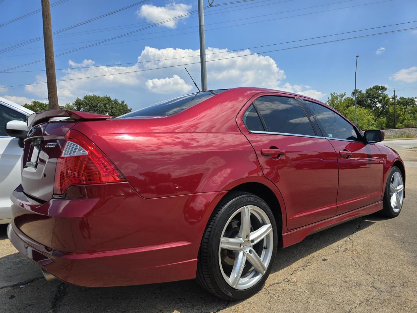 2010 RED Ford Fusion V6 Sport (3FAHP0KC4AR) with an 3.5L V6 DOHC 24V engine, AUTO transmission, located at 2660 S.Garland Avenue, Garland, TX, 75041, (469) 298-3118, 32.885551, -96.655602 - Photo#3