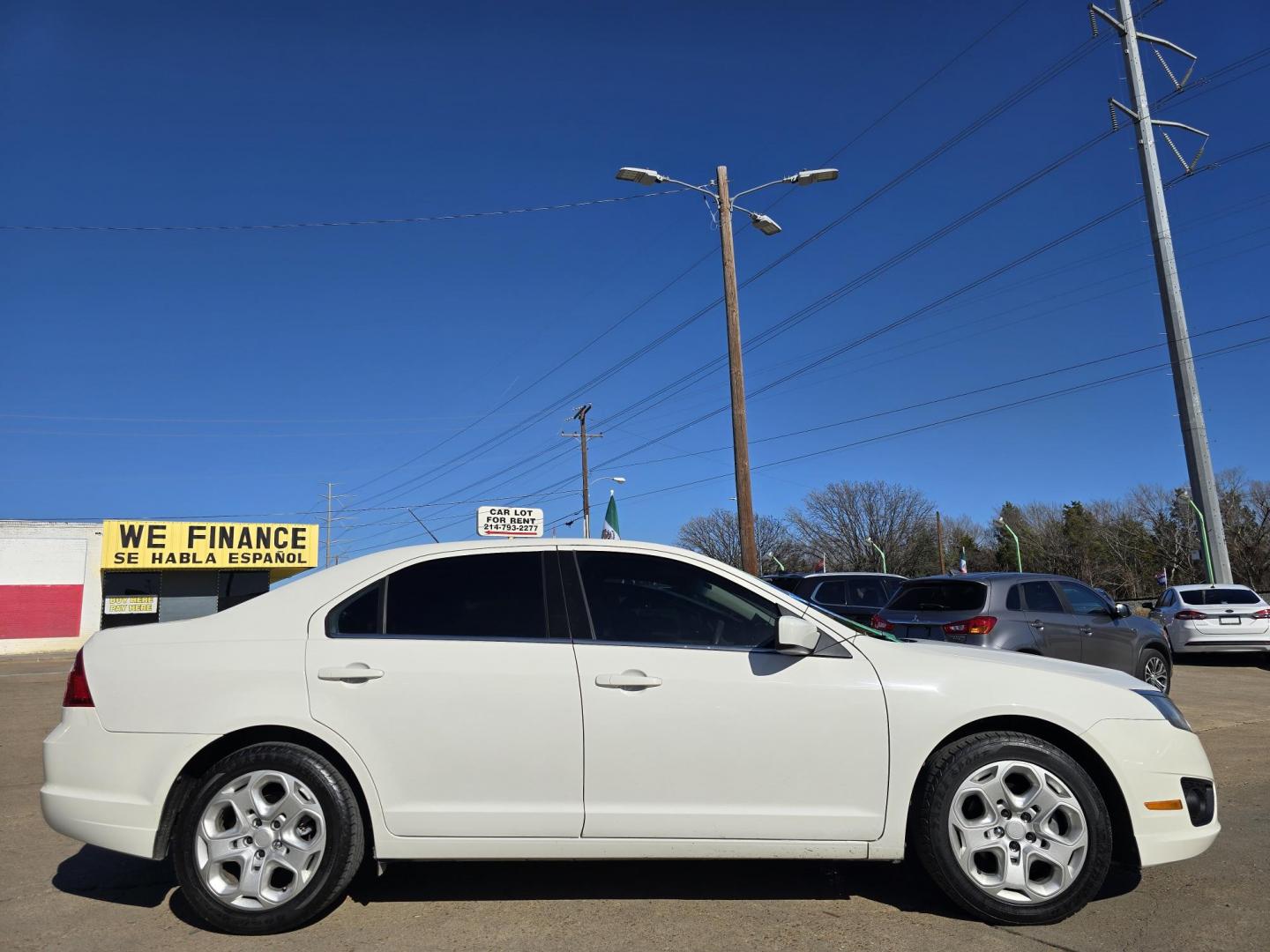 2010 Ford Fusion SE (3FAHP0HG6AR) with an 3.0L V6 DOHC 24V engine, AUTO transmission, located at 2660 S.Garland Avenue, Garland, TX, 75041, (469) 298-3118, 32.885551, -96.655602 - Photo#2