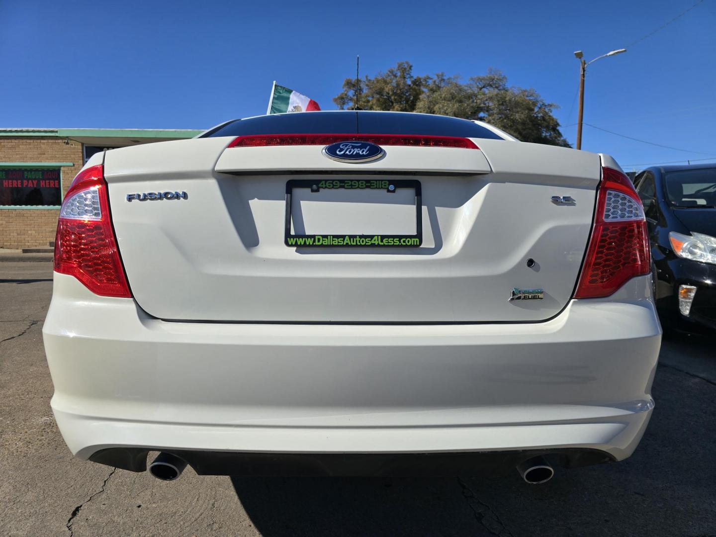 2010 Ford Fusion SE (3FAHP0HG6AR) with an 3.0L V6 DOHC 24V engine, AUTO transmission, located at 2660 S.Garland Avenue, Garland, TX, 75041, (469) 298-3118, 32.885551, -96.655602 - Photo#4